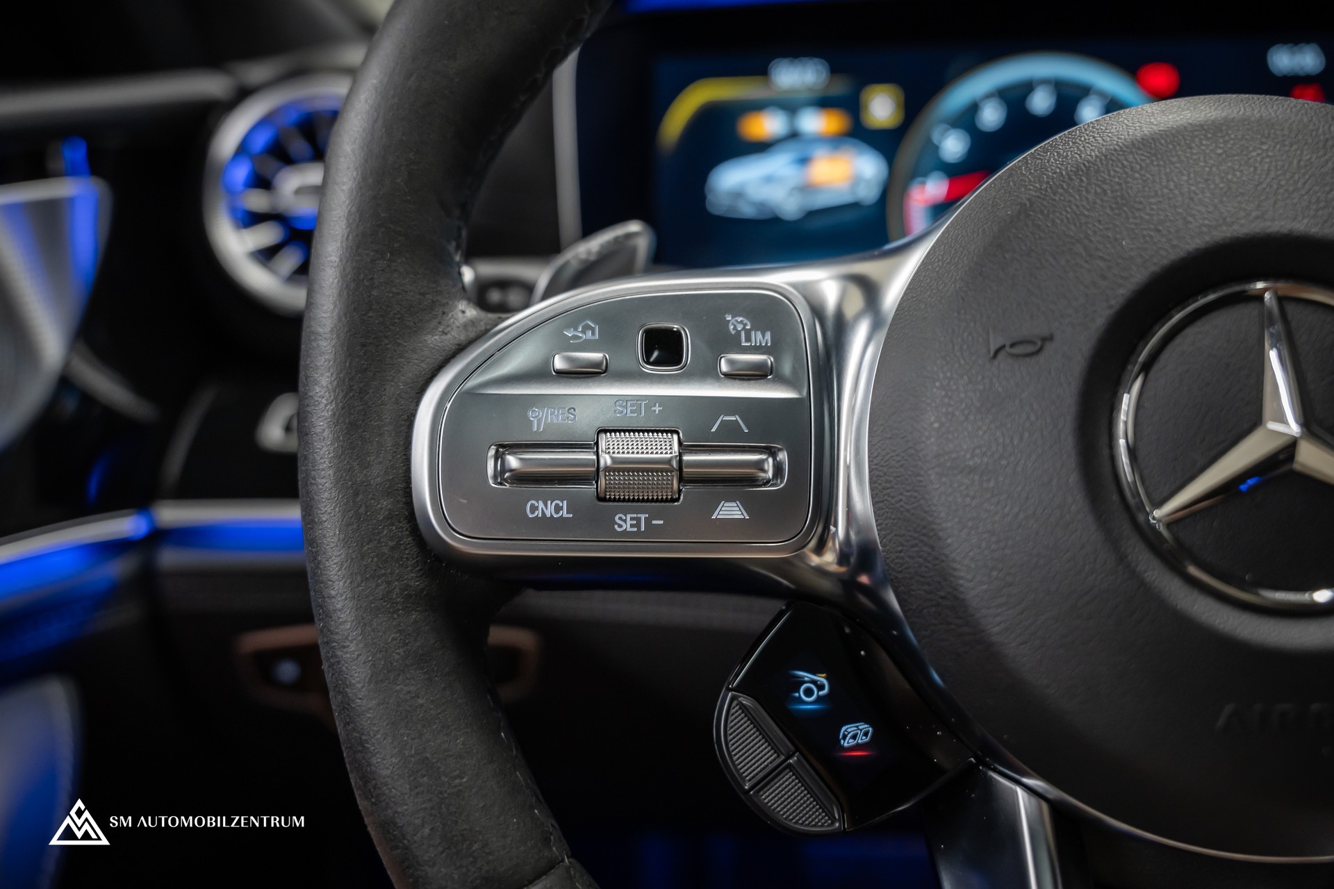 MERCEDES-BENZ AMG GT 63 S 4matic+ / Panorama / Head-Up / Sitzbelüftung-image-27