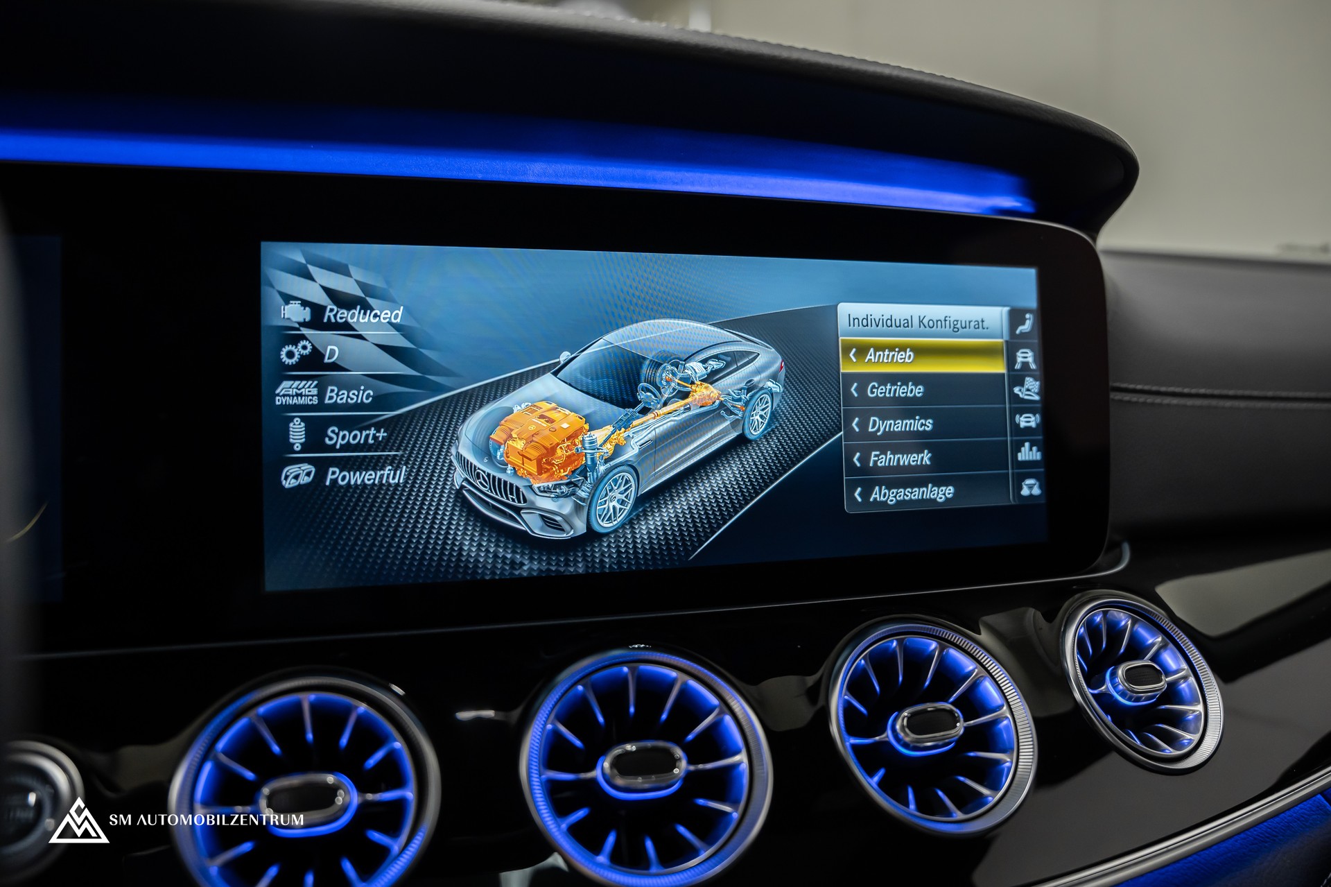 MERCEDES-BENZ AMG GT 63 S 4matic+ / Panorama / Head-Up / Sitzbelüftung-image-36