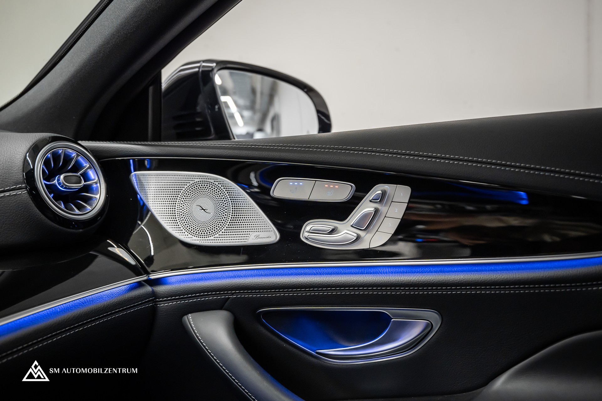 MERCEDES-BENZ AMG GT 63 S 4matic+ / Panorama / Head-Up / Sitzbelüftung-image-31