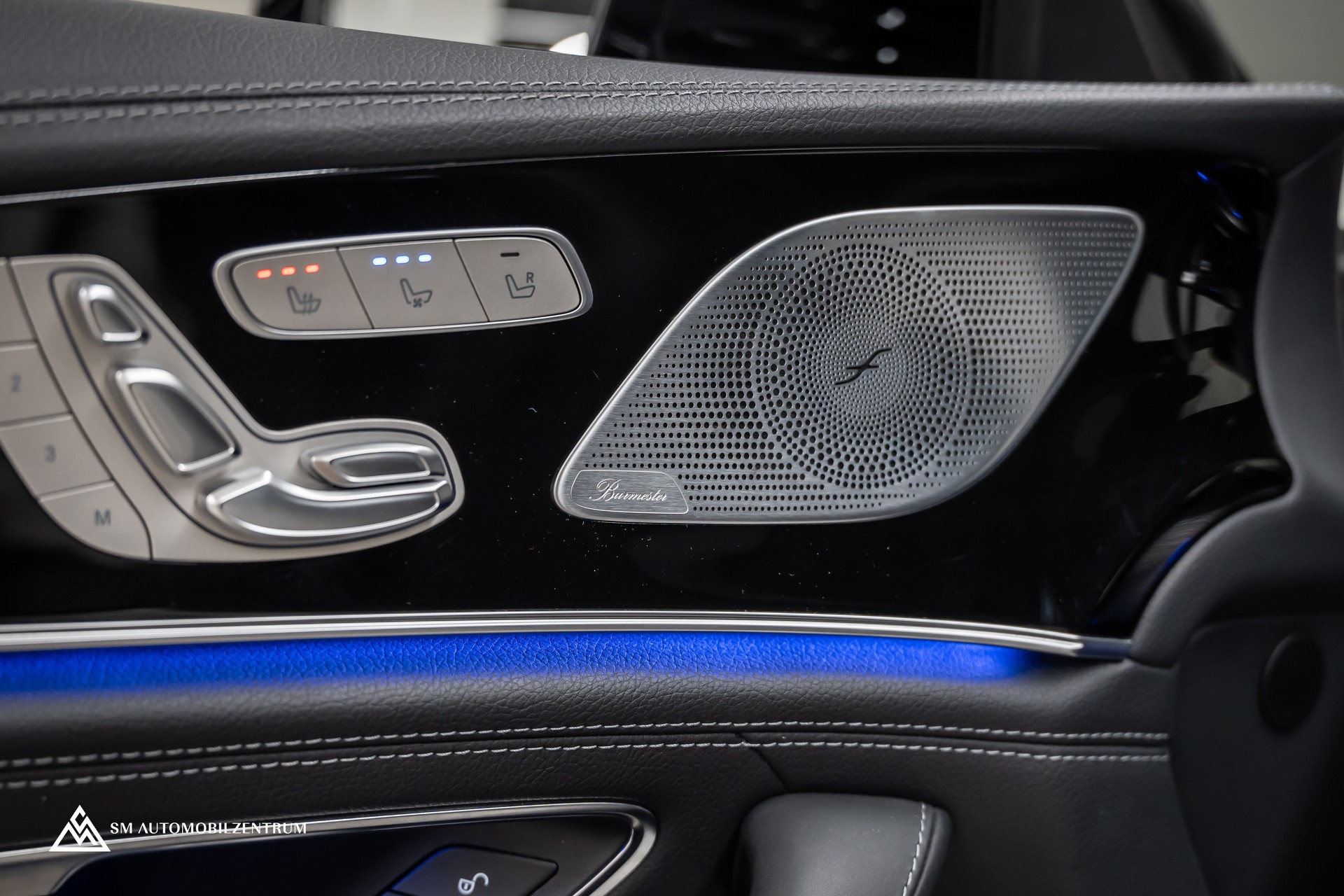 MERCEDES-BENZ AMG GT 63 S 4matic+ / Panorama / Head-Up / Sitzbelüftung-image-24