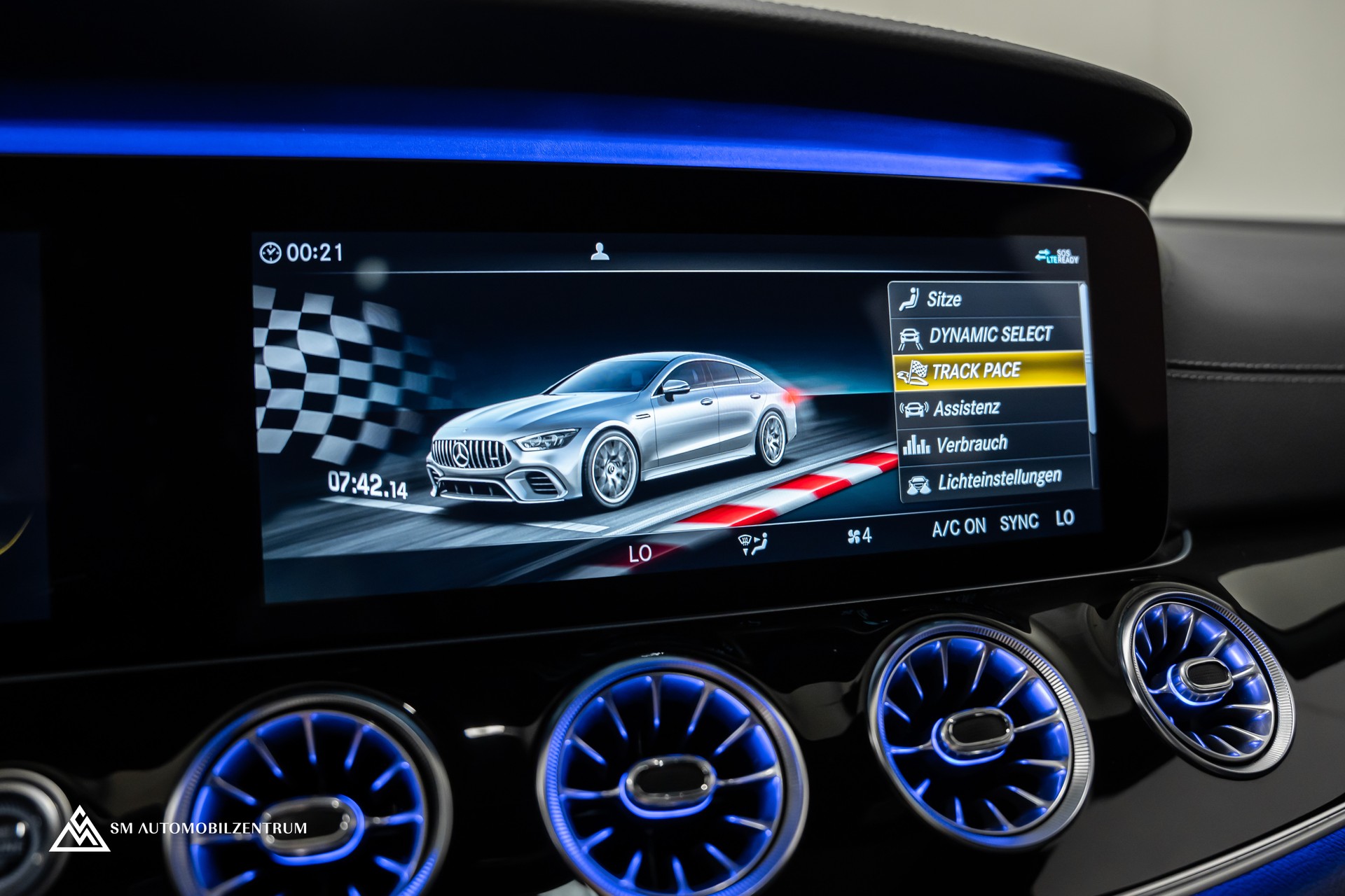 MERCEDES-BENZ AMG GT 63 S 4matic+ / Panorama / Head-Up / Sitzbelüftung-image-37