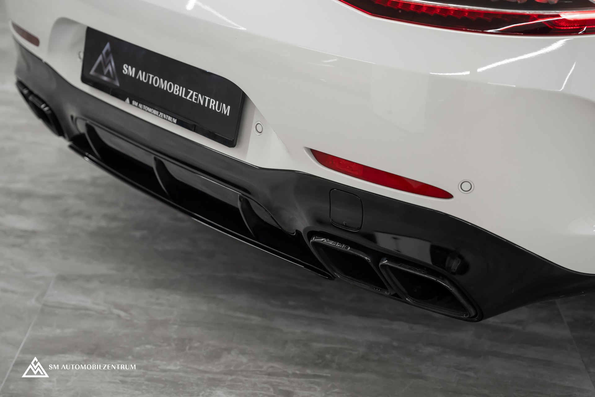 MERCEDES-BENZ AMG GT 63 S 4matic+ / Panorama / Head-Up / Sitzbelüftung-image-9