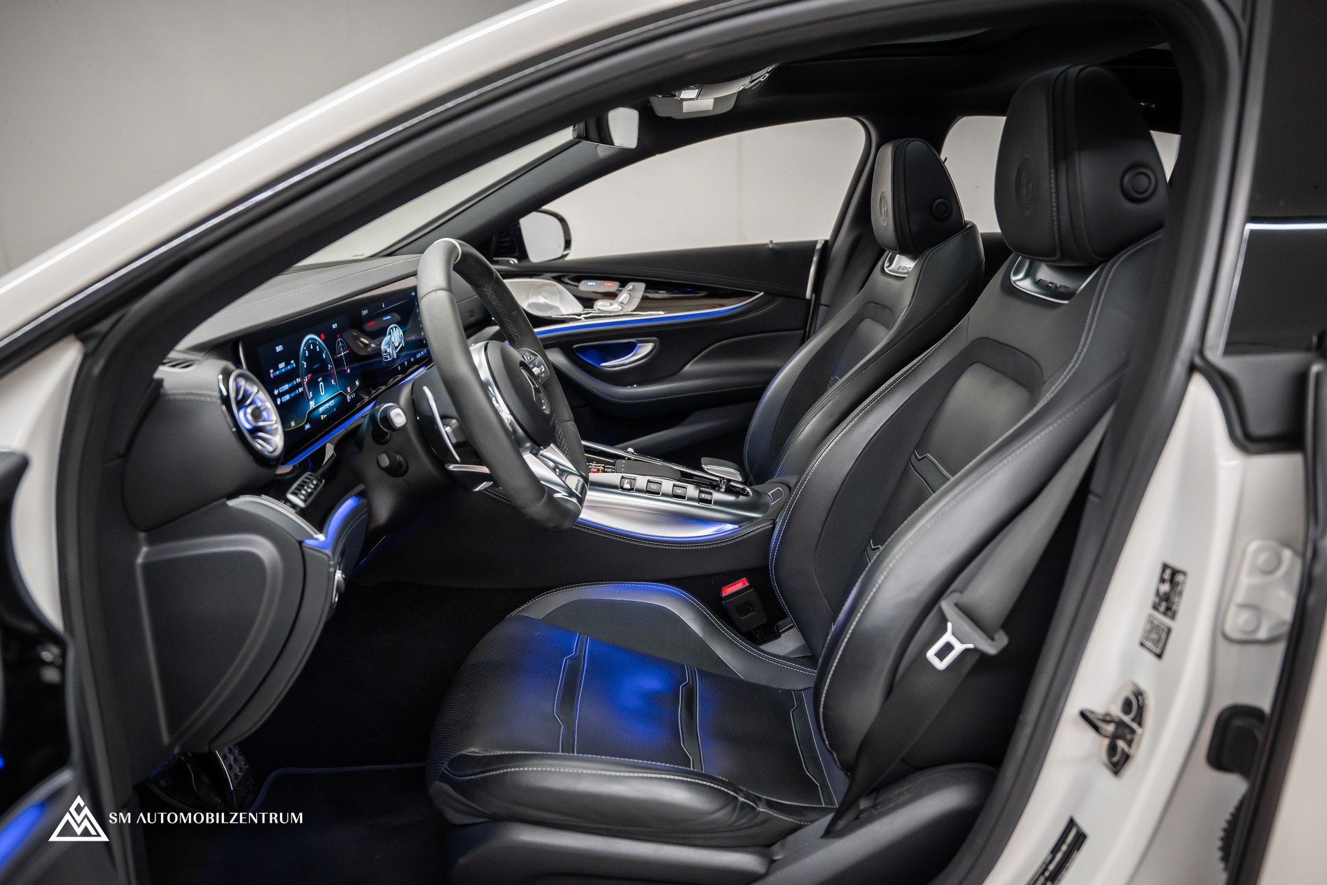 MERCEDES-BENZ AMG GT 63 S 4matic+ / Panorama / Head-Up / Sitzbelüftung-image-18