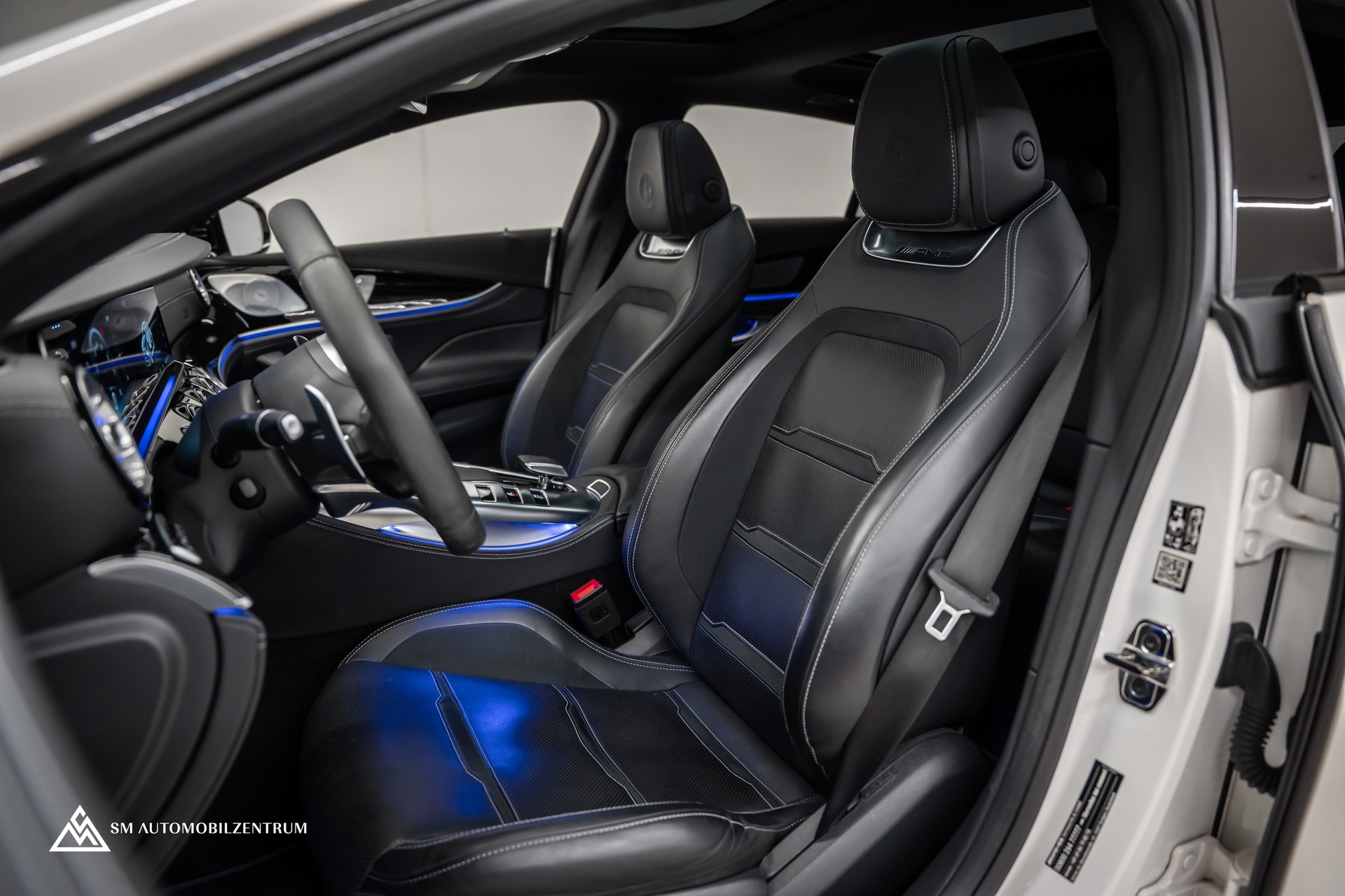 MERCEDES-BENZ AMG GT 63 S 4matic+ / Panorama / Head-Up / Sitzbelüftung-image-19