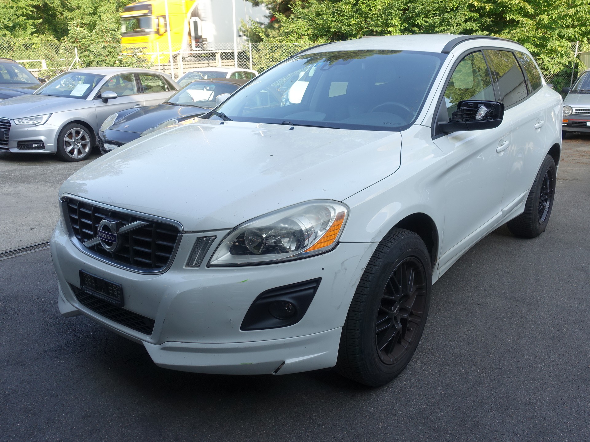 VOLVO XC60 2.4D Momentum Geartronic-showroom-element-1