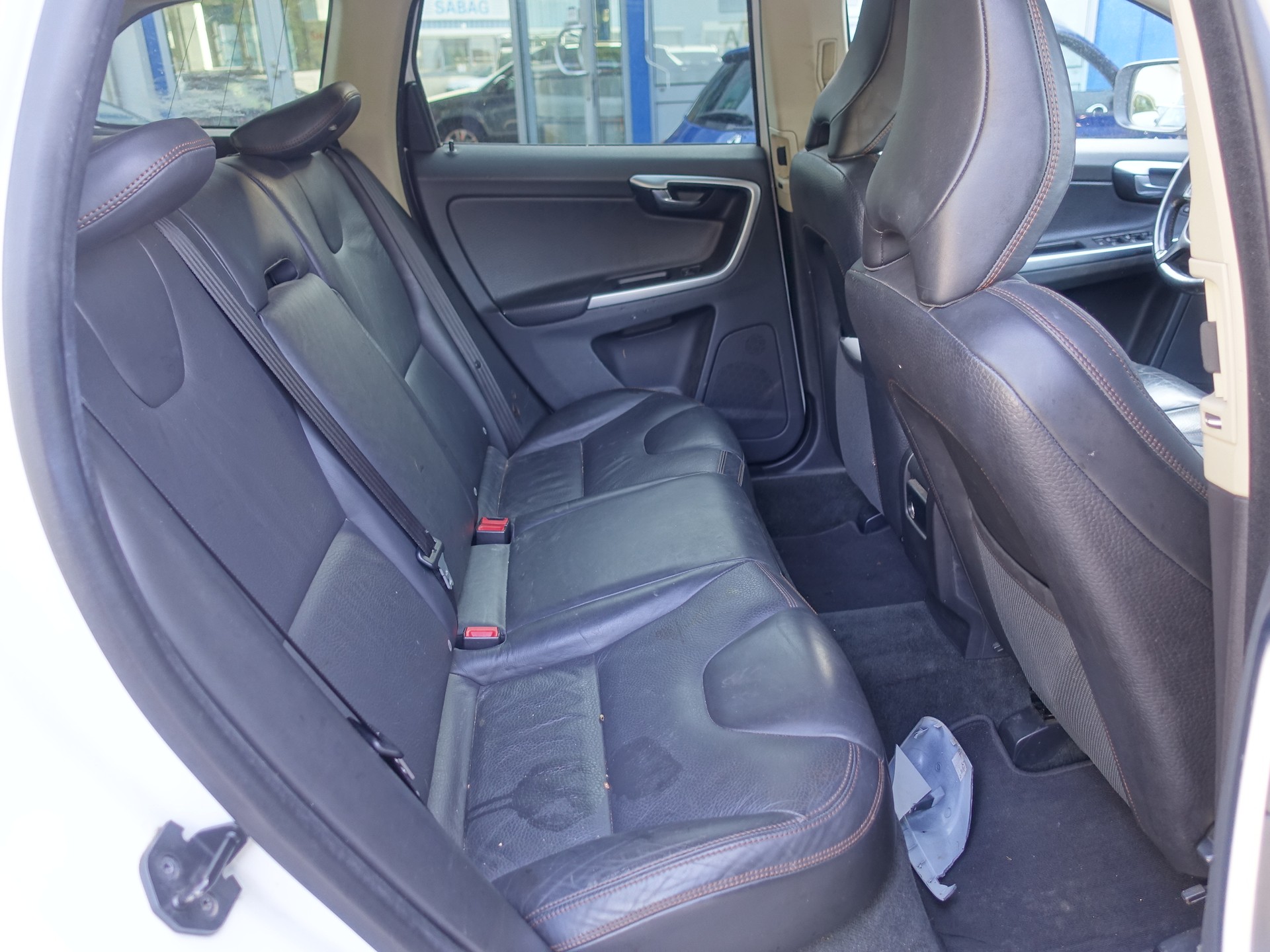 VOLVO XC60 2.4D Momentum Geartronic-image-11