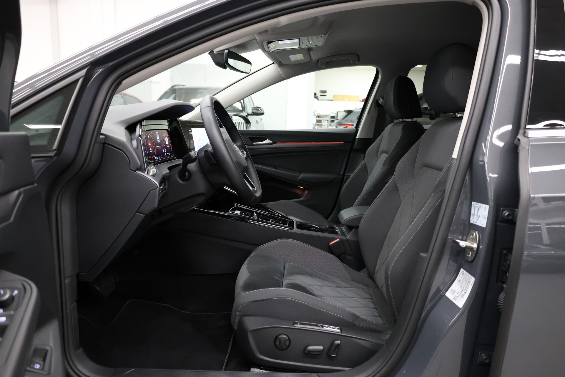 VW Golf VIII 1.4 TSI PHEV Style DSG-image-13