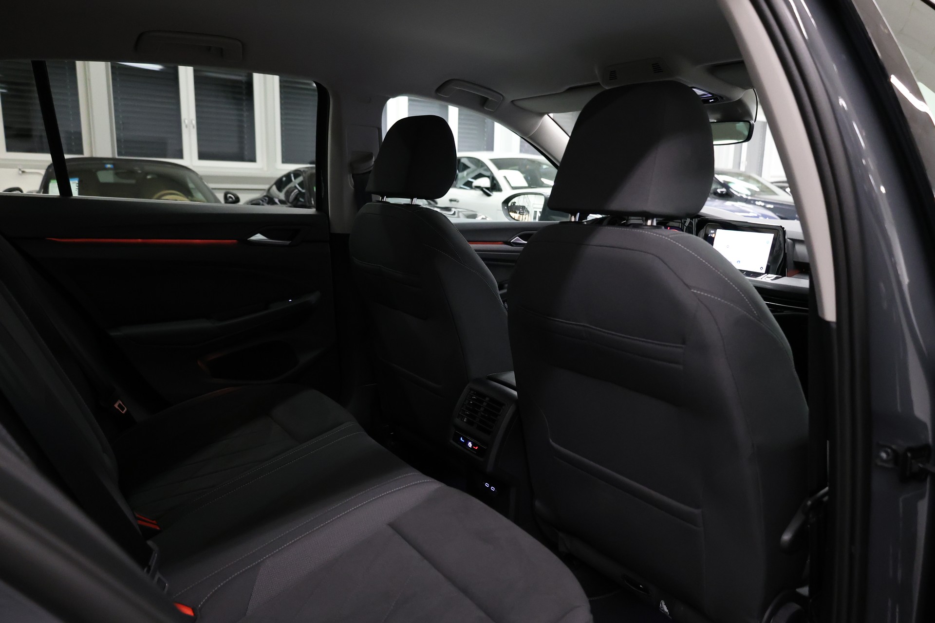 VW Golf VIII 1.4 TSI PHEV Style DSG-image-23