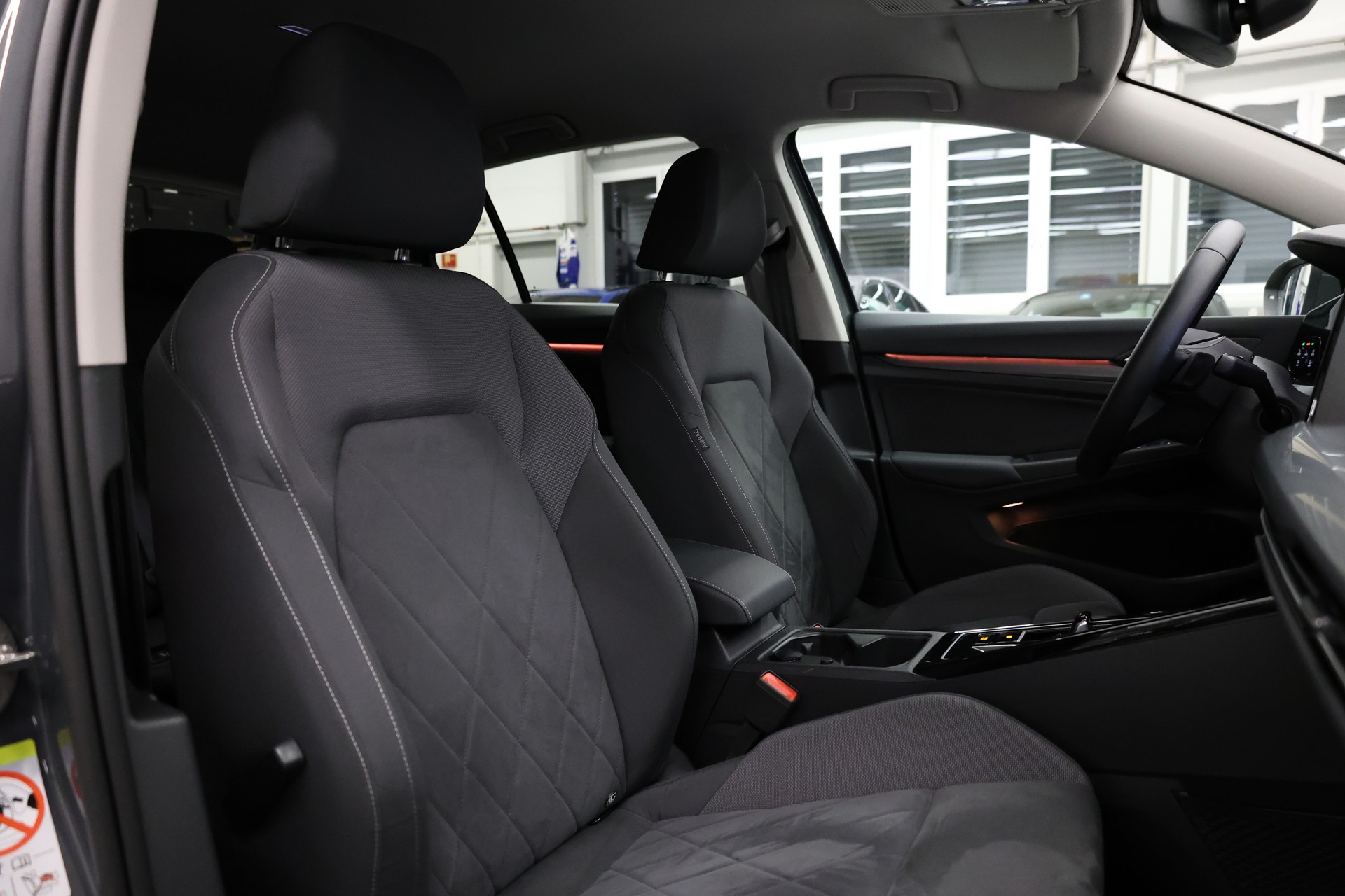 VW Golf VIII 1.4 TSI PHEV Style DSG-image-16