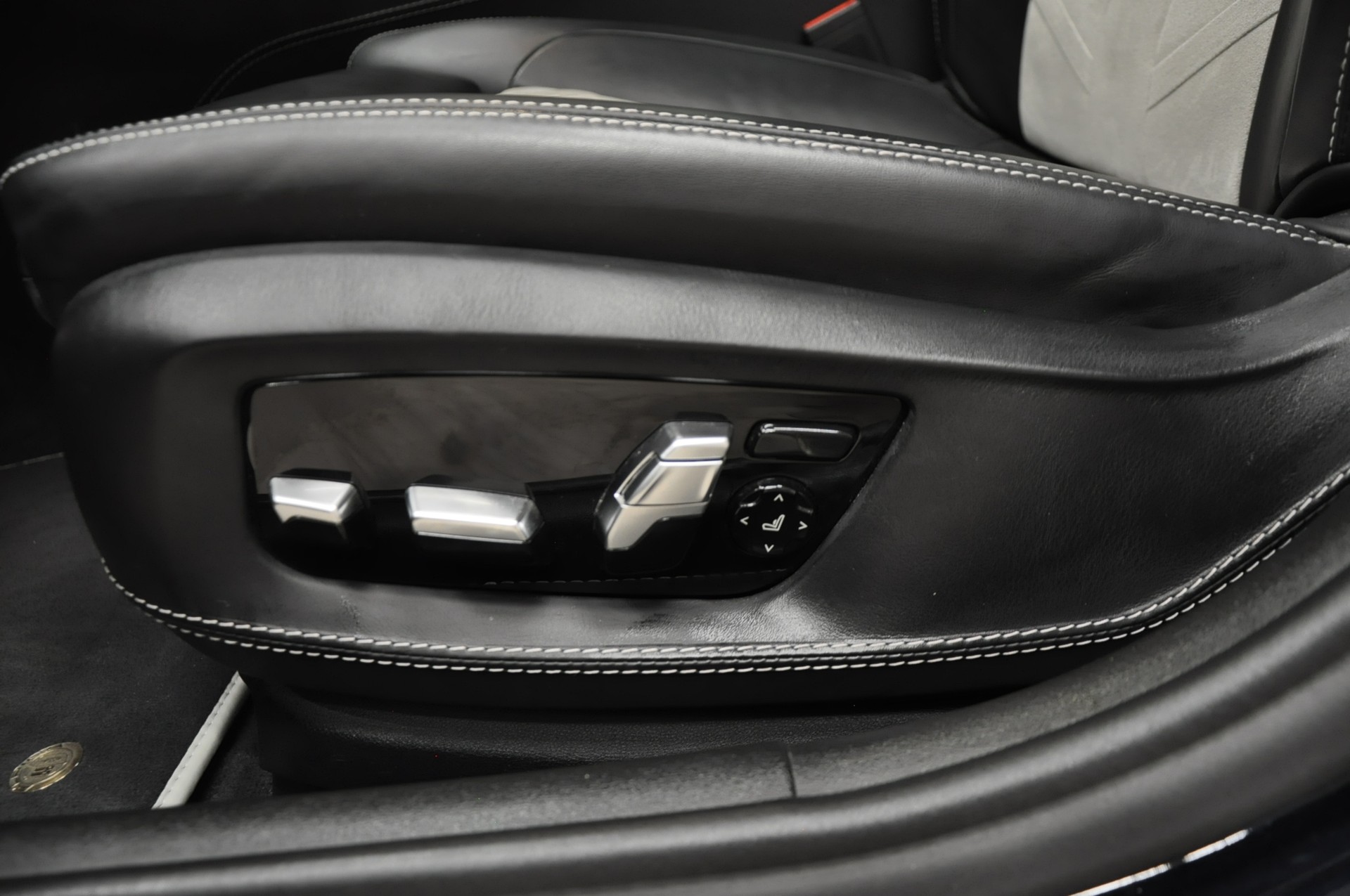BMW-ALPINA B5 BiTurbo Touring 4.4 V8 xDrive Switch-Tronic-image-13