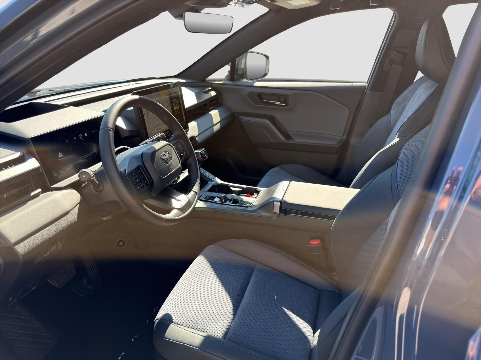 TOYOTA RAV4 2.5 Plug-In-Hybrid Style-image-10