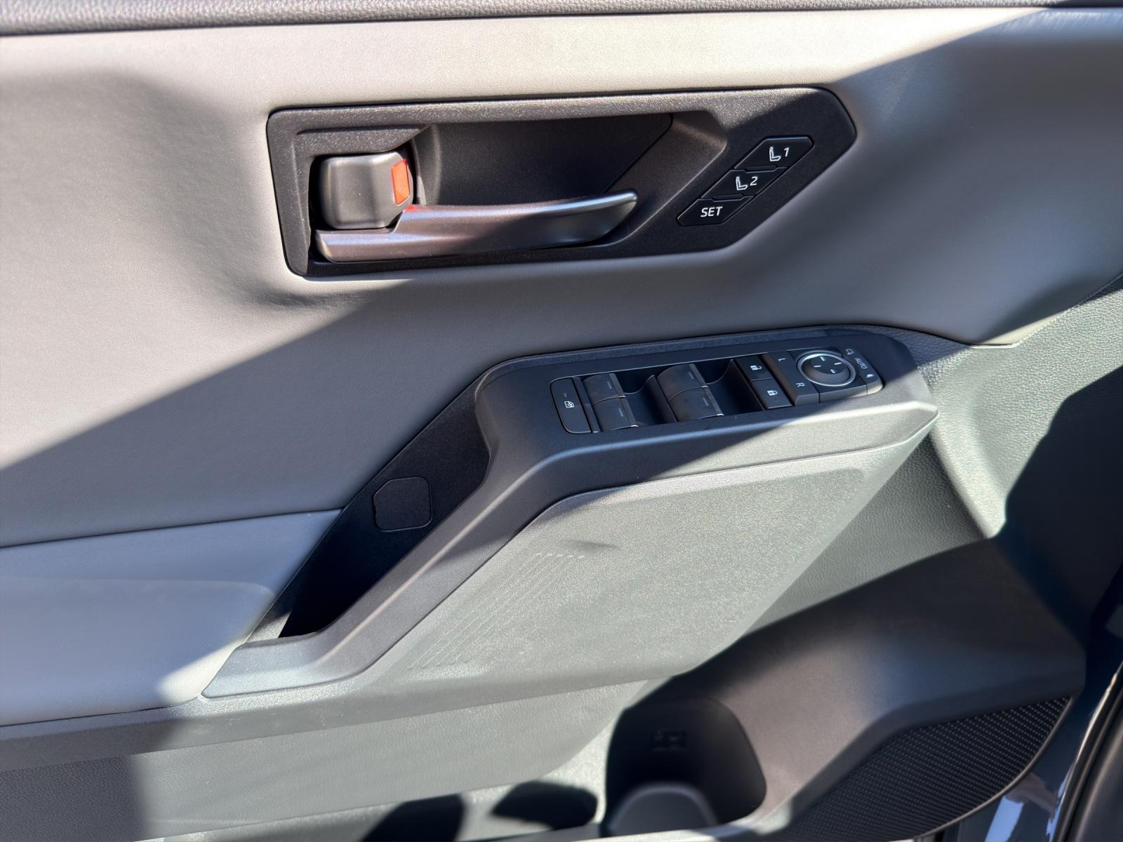 TOYOTA RAV4 2.5 Plug-In-Hybrid Style-image-17