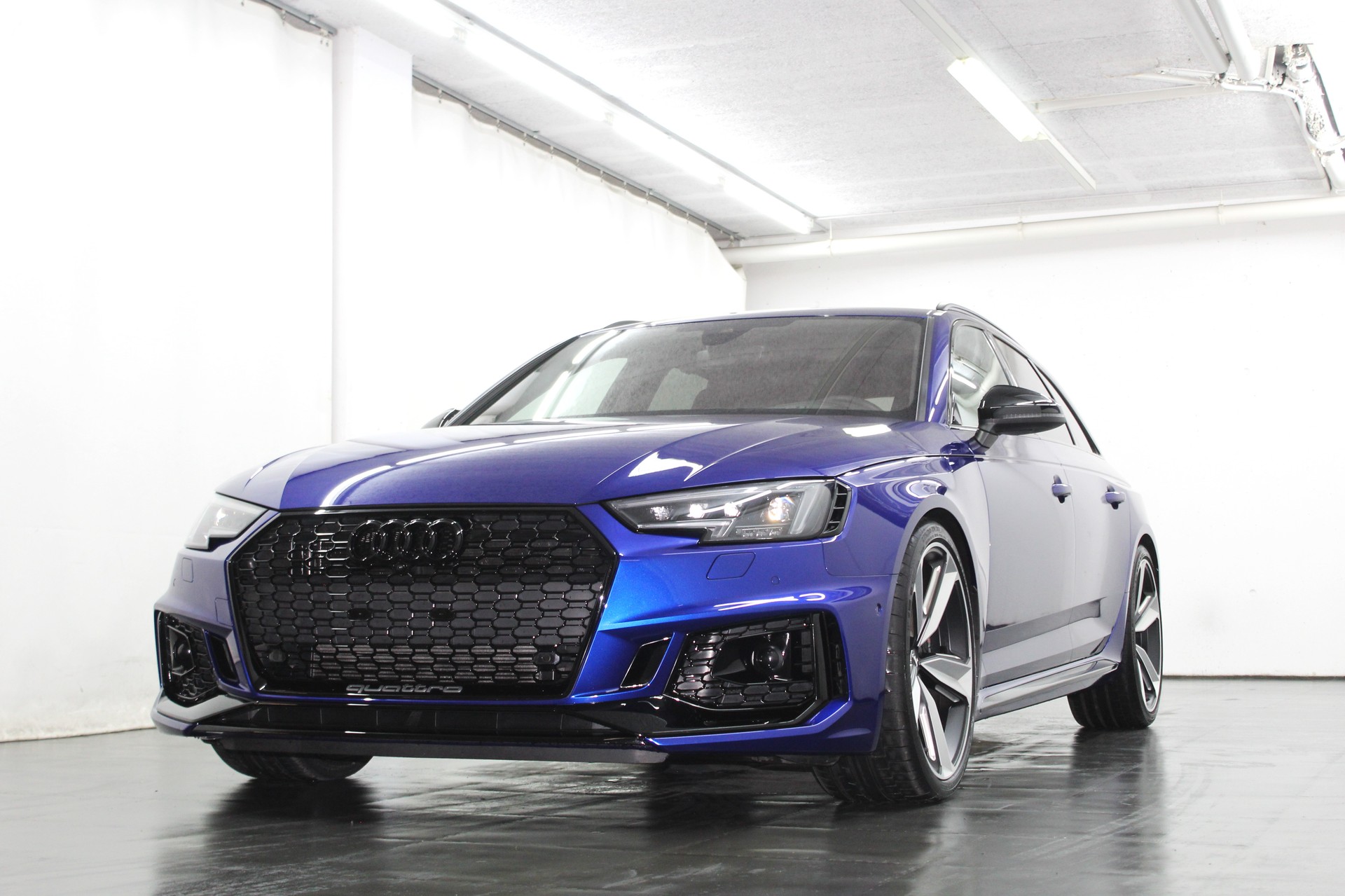 AUDI RS4 Avant 2.9 TFSI quattro tiptronic ABT Edition 510 / Sonderlackierung San Marino Blau / ohne OPF / CH-Fahrzeug-showroom-element-3