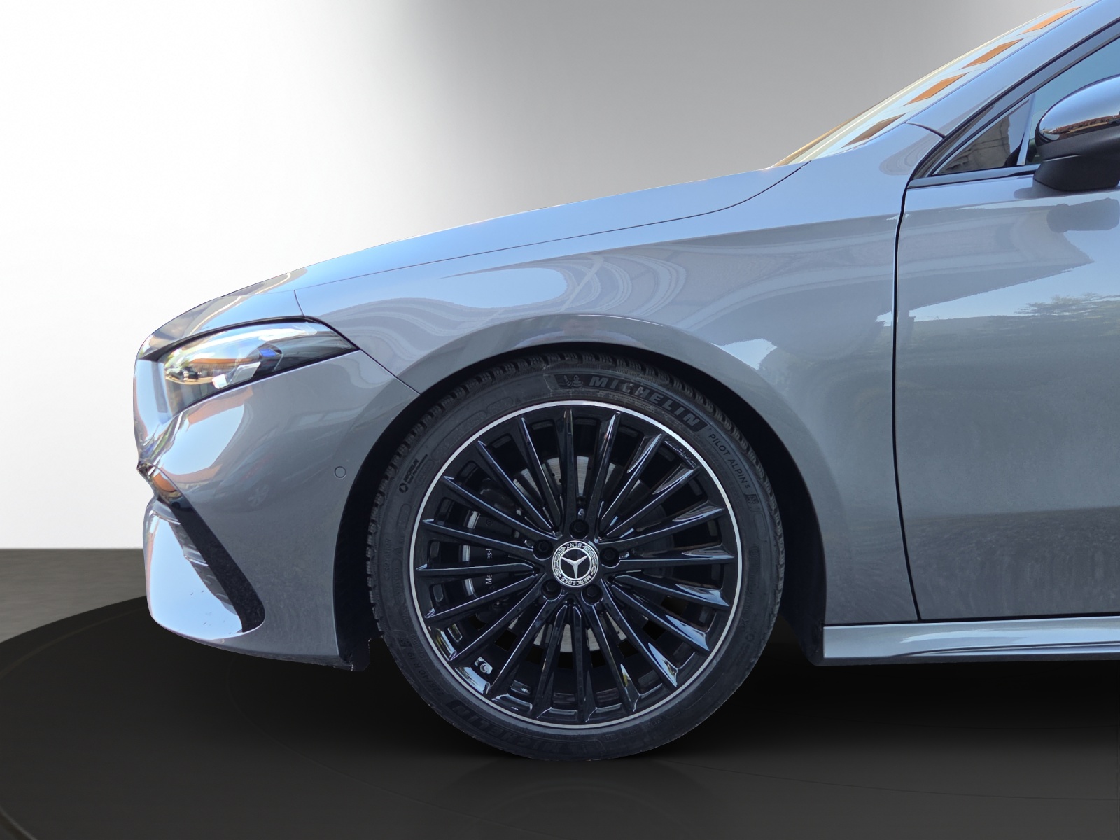 MERCEDES-BENZ A 220 Berline 4Matic 8G-DCT-showroom-element-3