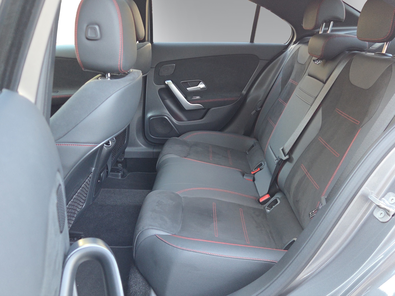MERCEDES-BENZ A 220 Berline 4Matic 8G-DCT-image-9