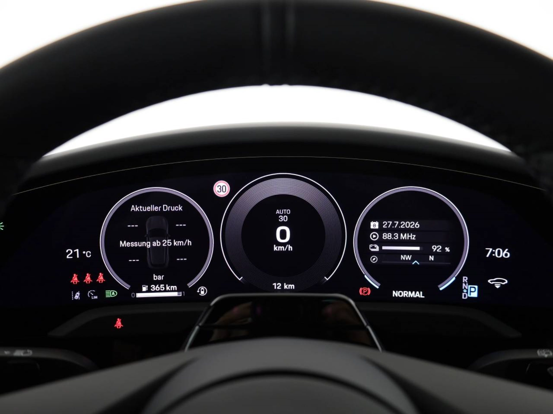 PORSCHE Taycan Sport Turismo Black Edition-image-9