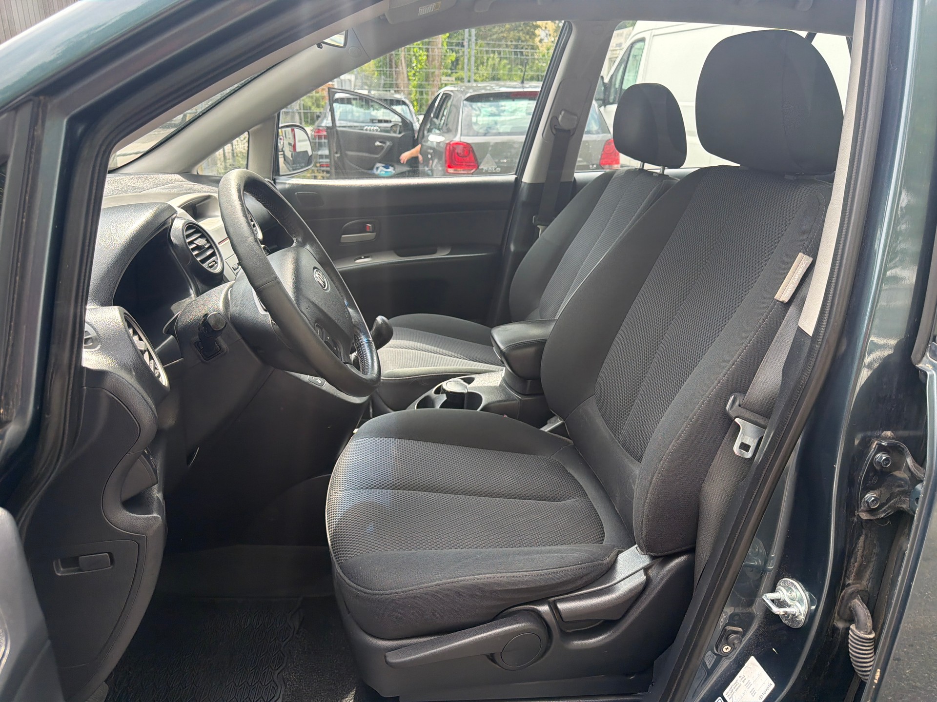 KIA Carens 2.0 CVVT Trend ** 07x Sitzplätze ** Klima-auto ** Sitzheizung ** 12x Airbag ** Letzte MFK 20.03.2024-image-3