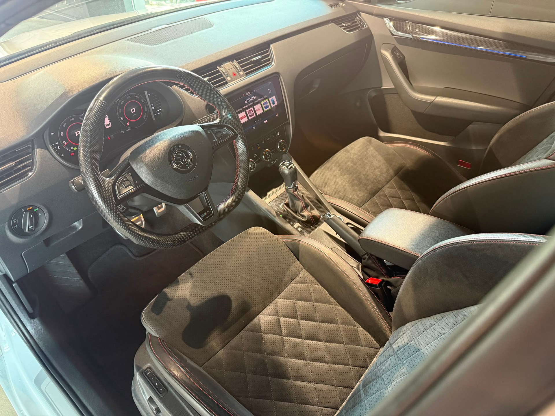 SKODA Octavia Combi 2.0 TSI RS DSG-image-11