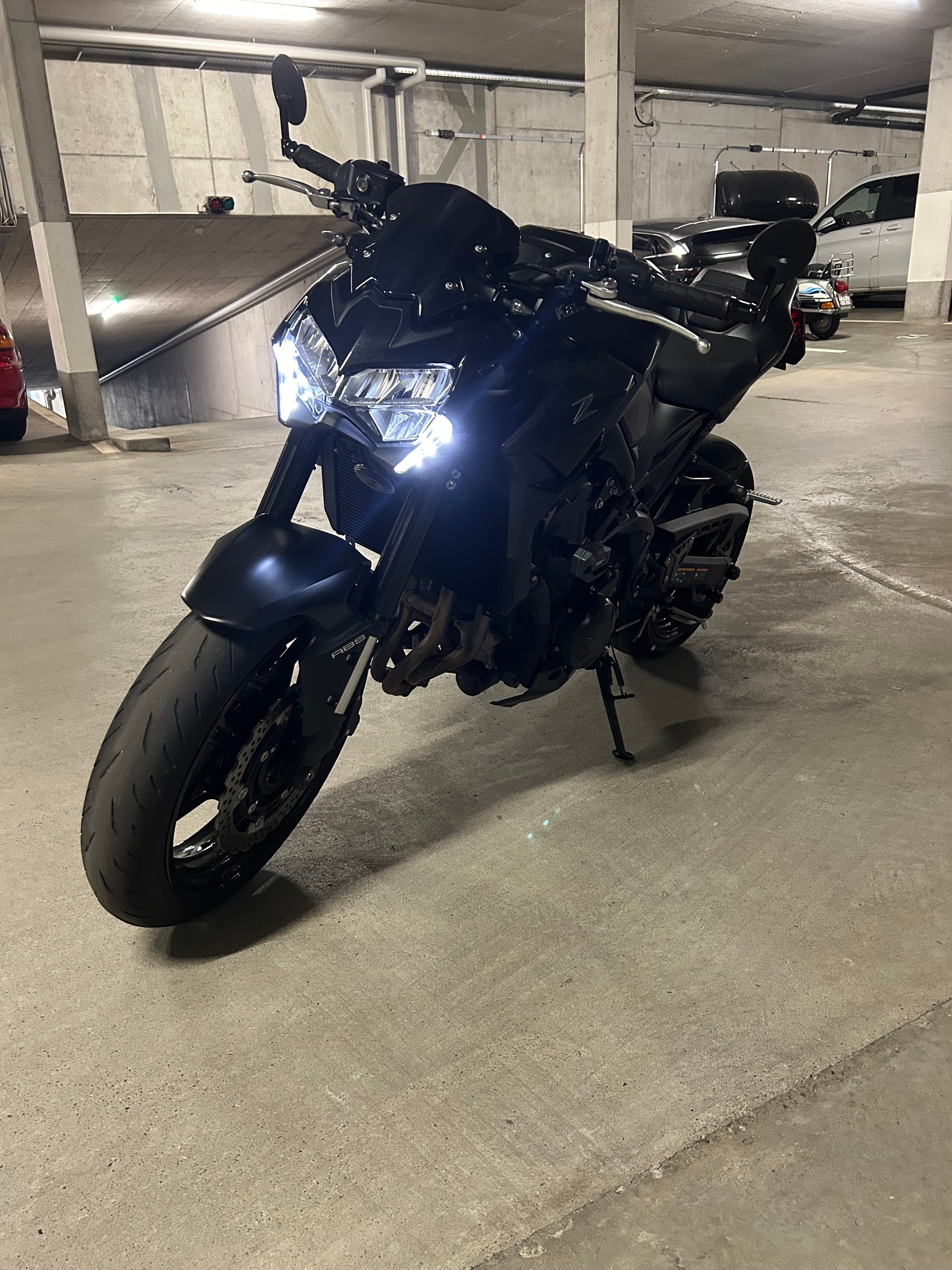 KAWASAKI Z900-image-0