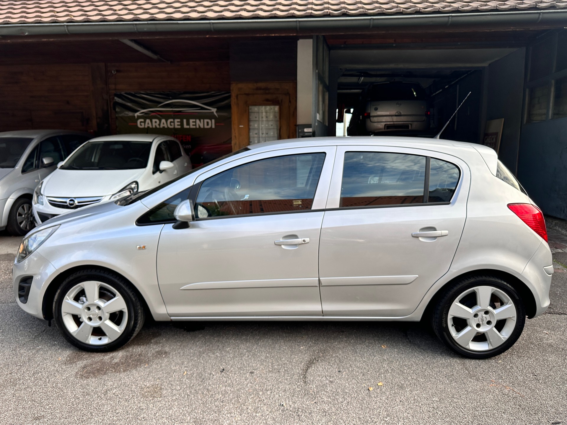 OPEL Corsa 1.4 TP Enjoy-showroom-element-1