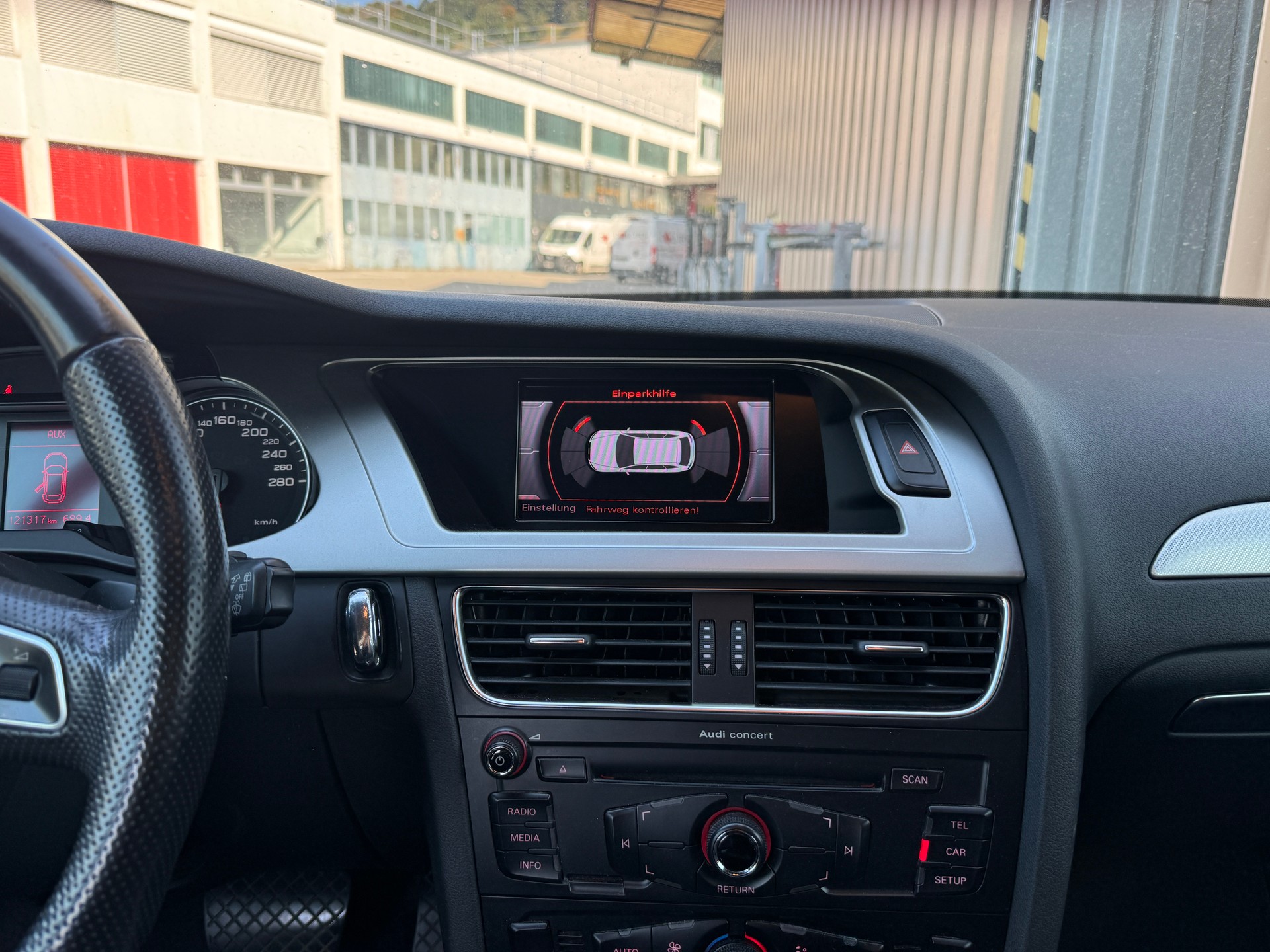 AUDI A4 Avant 2.0 TFSI quattro S-tronic-image-11