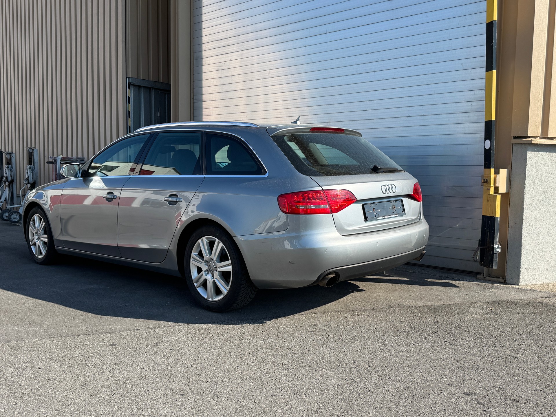AUDI A4 Avant 2.0 TFSI quattro S-tronic-showroom-element-3