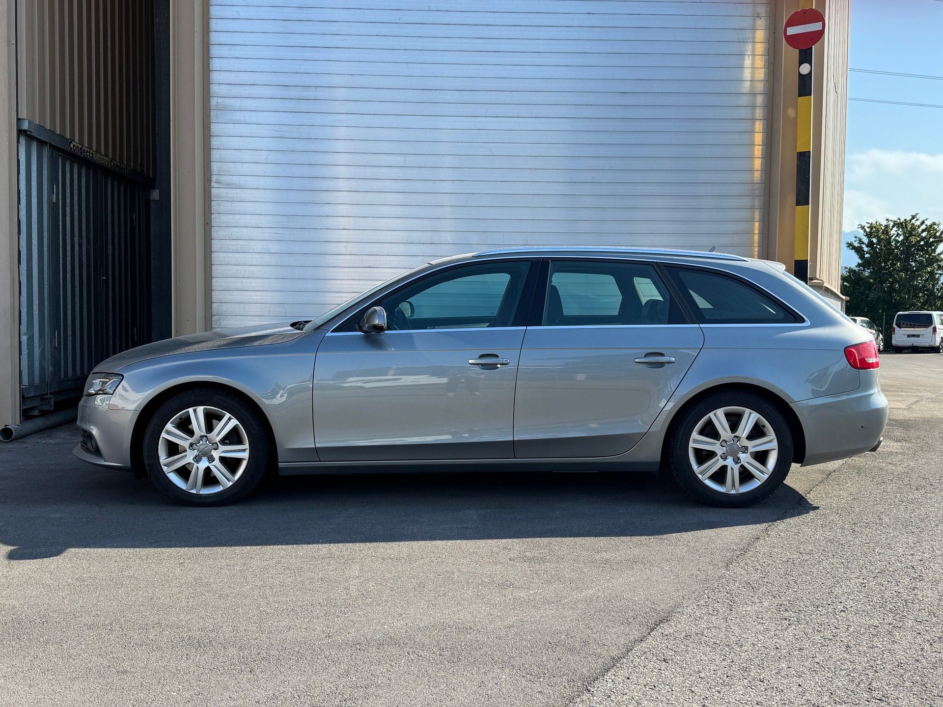 AUDI A4 Avant 2.0 TFSI quattro S-tronic-showroom-element-2
