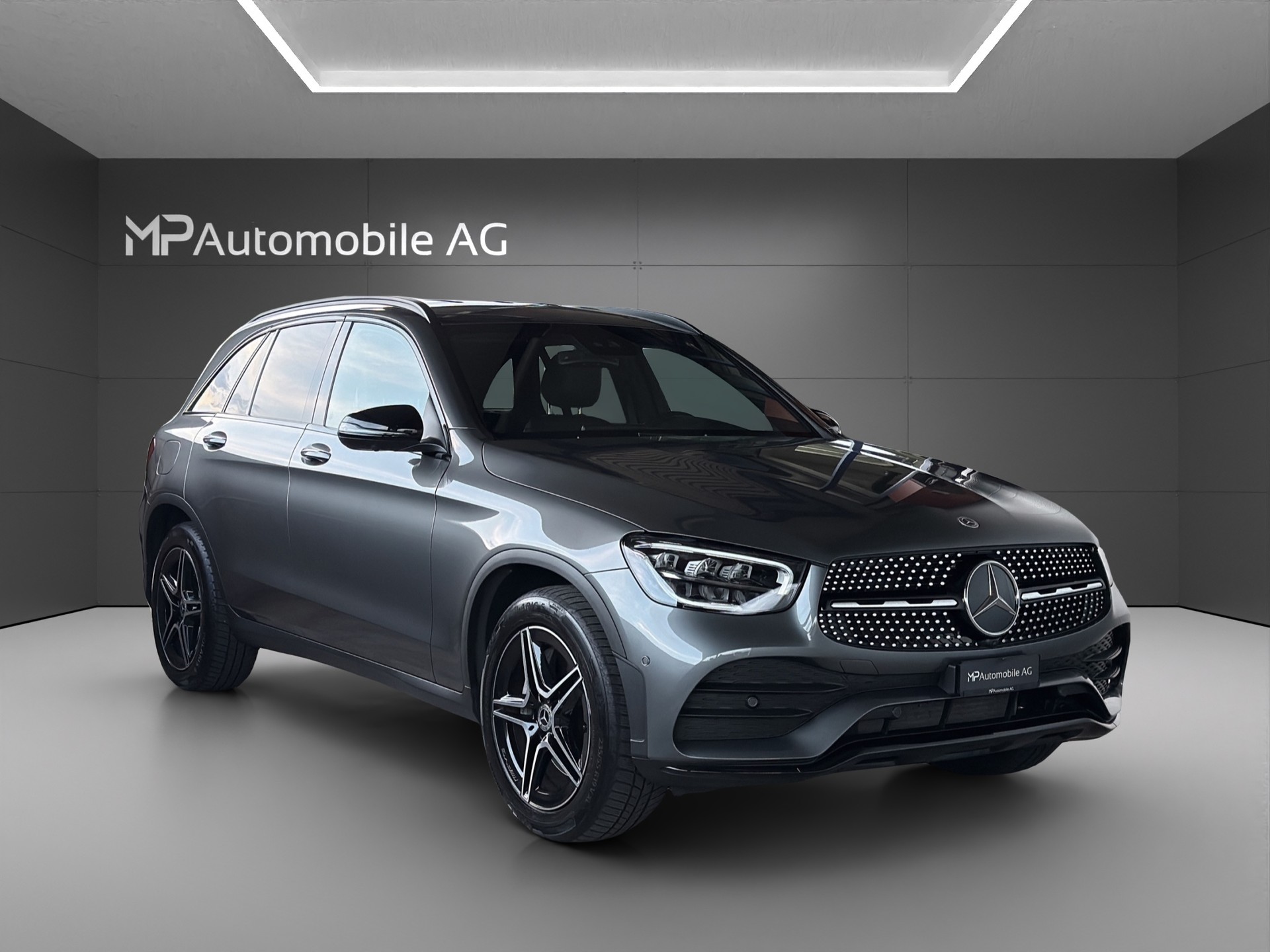 MERCEDES-BENZ GLC 220 d AMG Line 4Matic 9G-Tronic-showroom-element-1