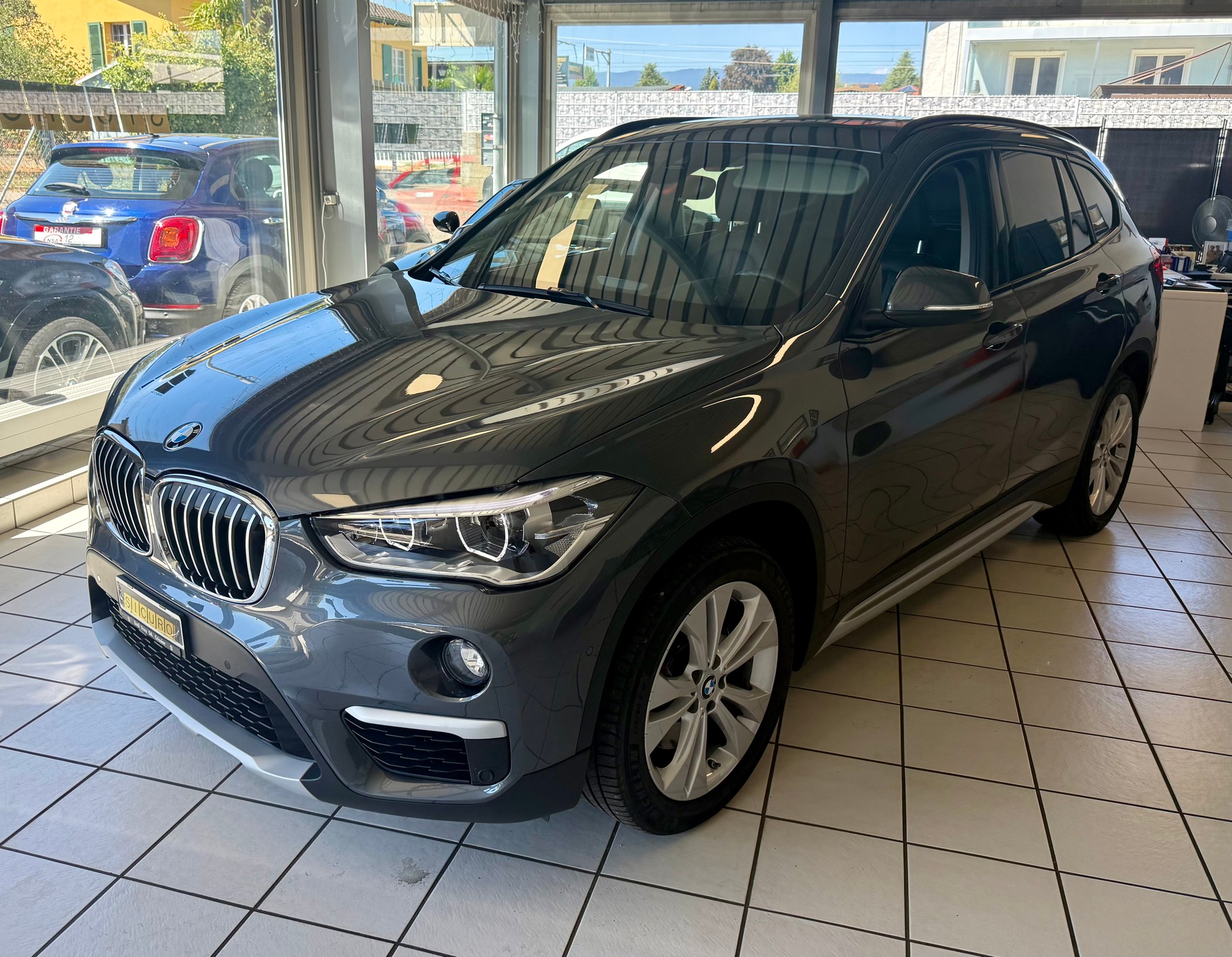 BMW X1 xDrive 20i xLine Steptronic-showroom-element-3