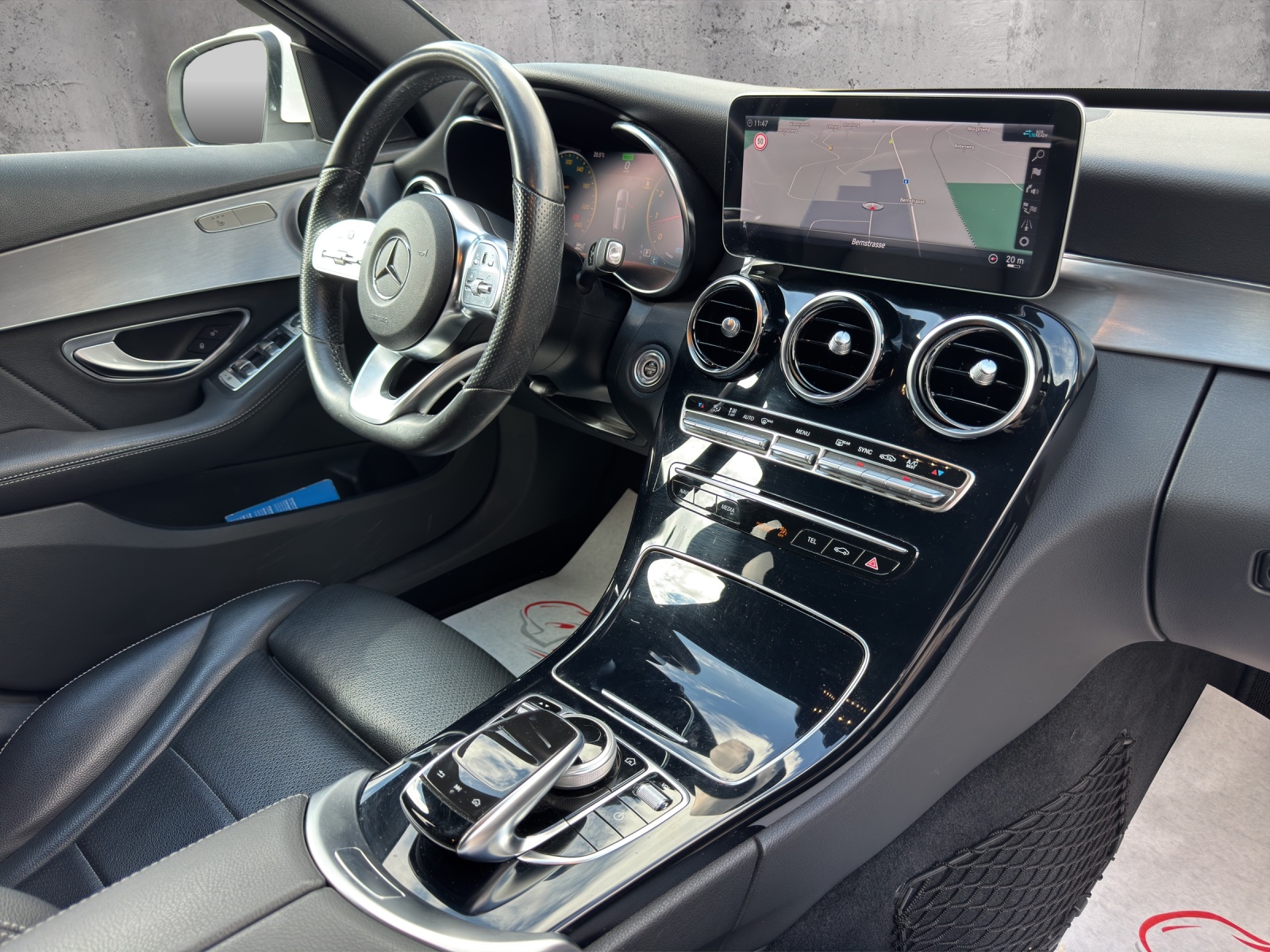 MERCEDES-BENZ C 200 AMG Line 4Matic 9G-Tronic-image-12