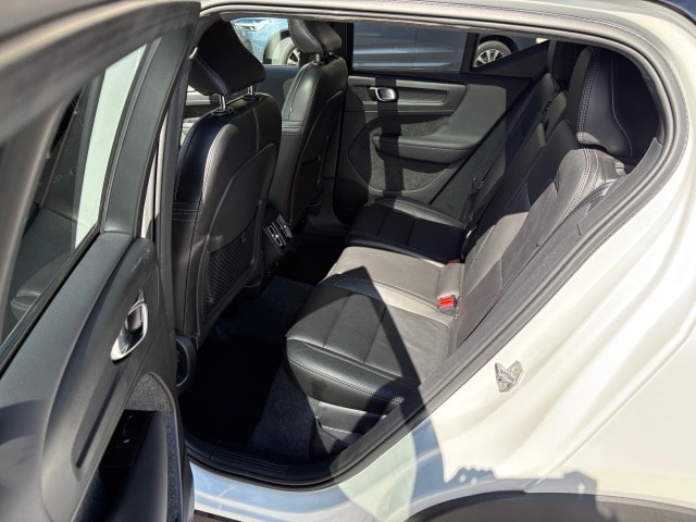 VOLVO XC40 2.0 B4 MH R-Design AWD-image-14