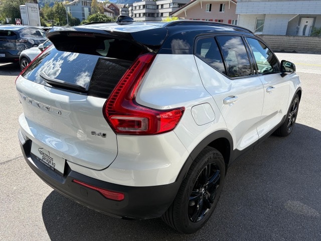 VOLVO XC40 2.0 B4 MH R-Design AWD-image-2