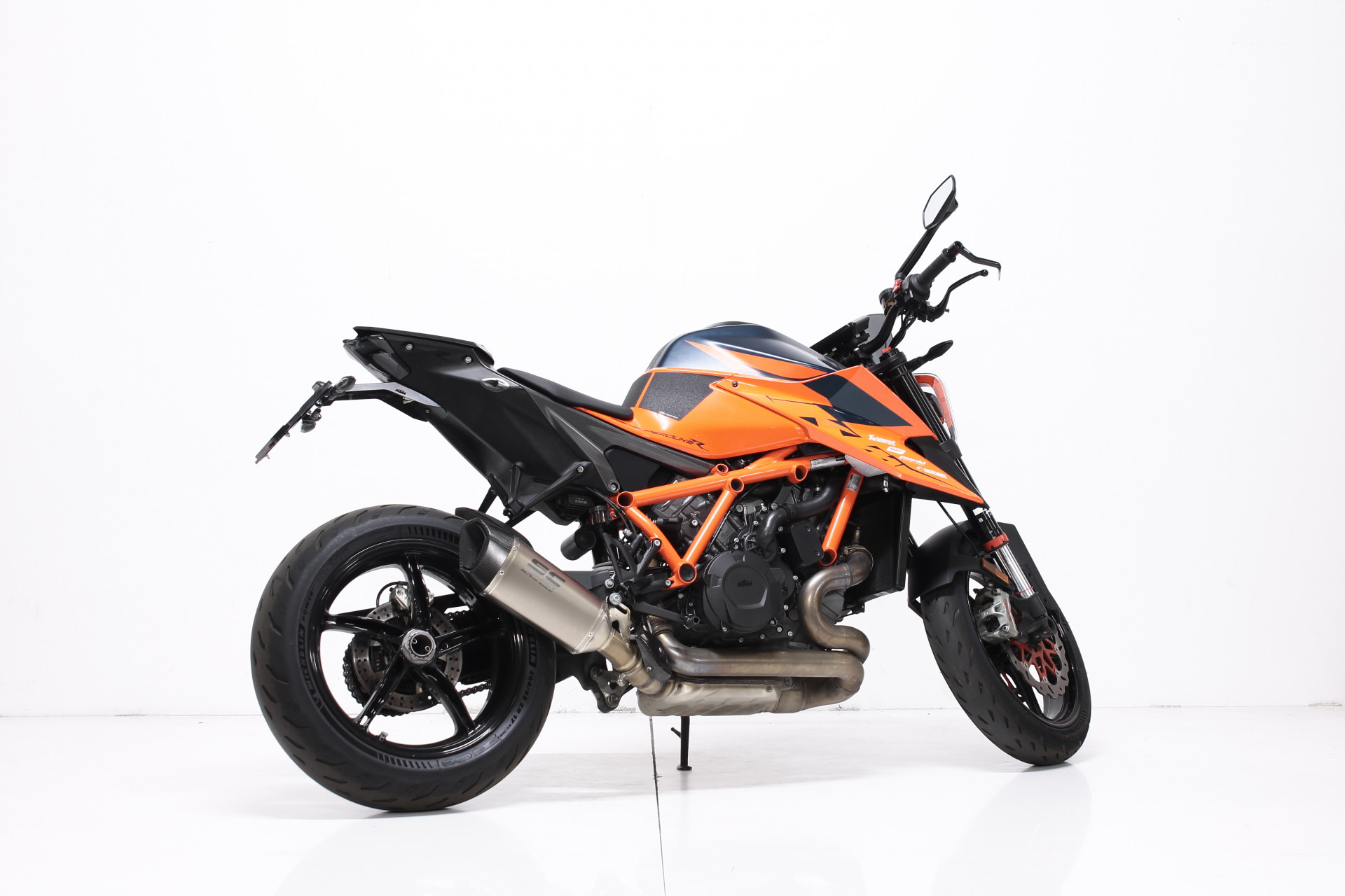 KTM 1290 Super Duke R-showroom-element-2