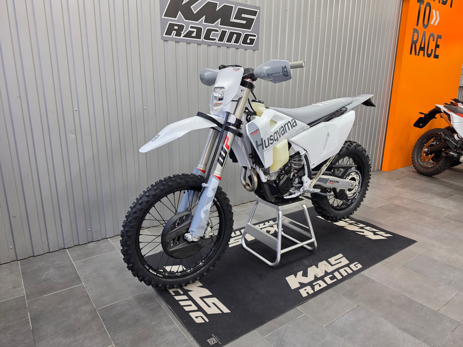 HUSQVARNA FE 350 Pro-image-2
