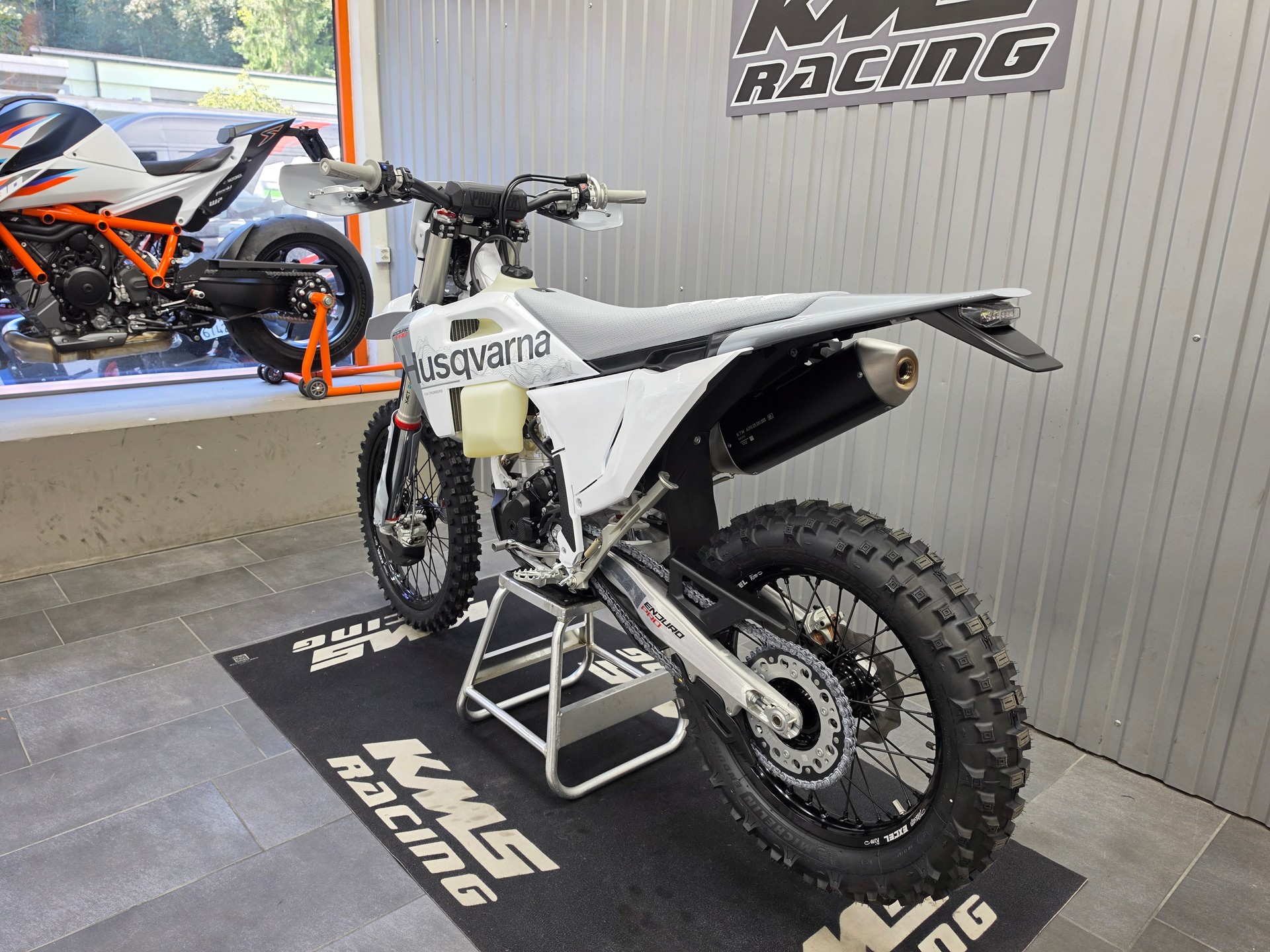 HUSQVARNA FE 350 Pro-image-3