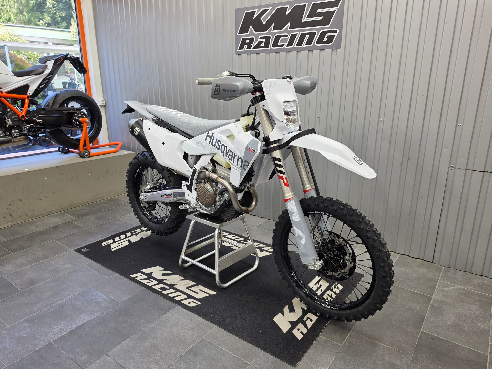 HUSQVARNA FE 350 Pro-image-4