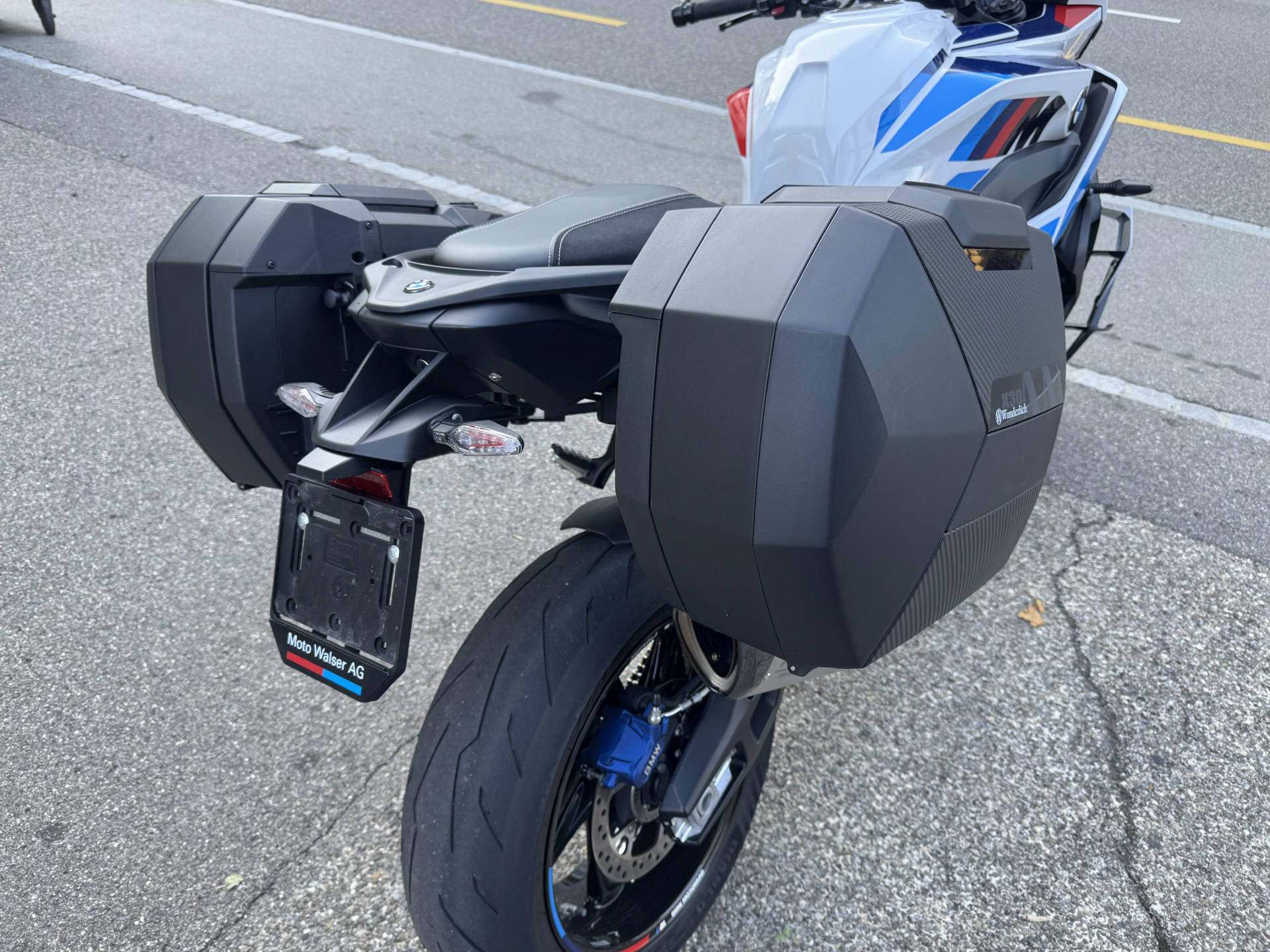 BMW M 1000 XR-image-8