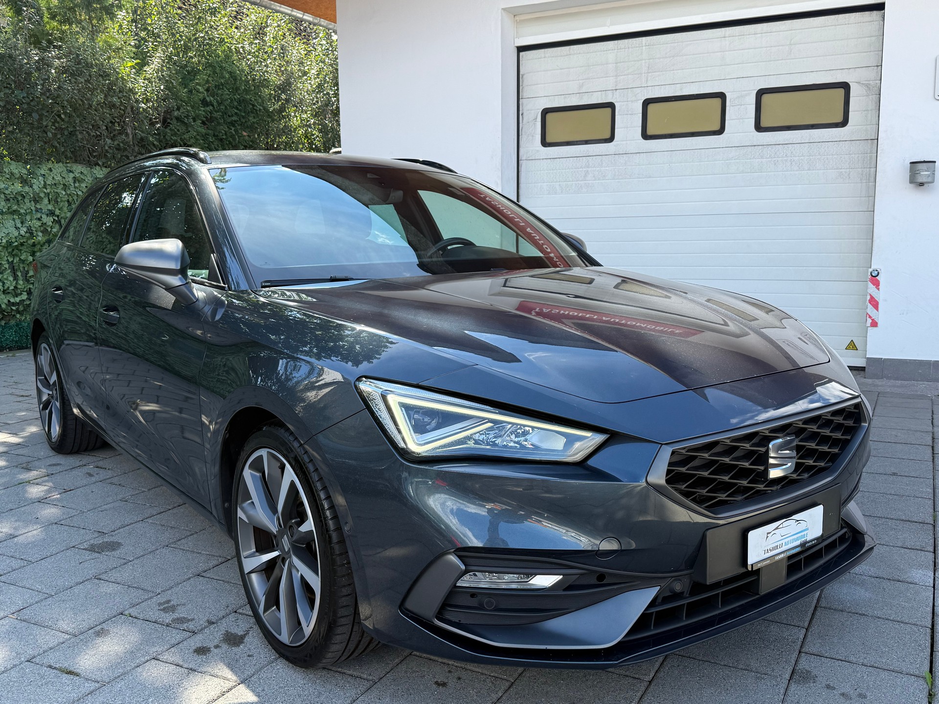 SEAT Leon ST 1.5 eTSI mHEV DSG FR-showroom-element-1