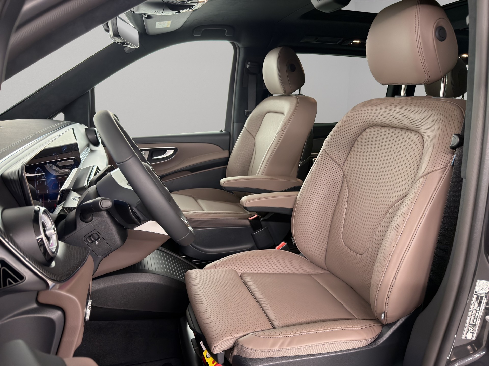 MERCEDES-BENZ V 300 d Swiss Ed. lang 4matic Van-image-8