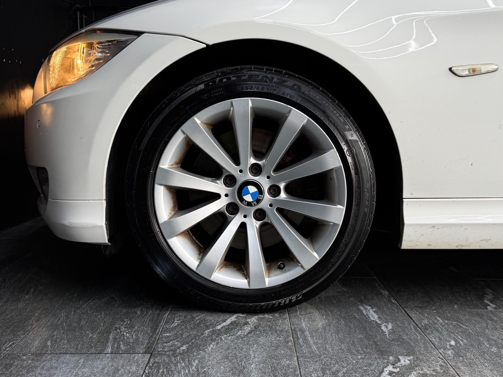 BMW 325i xDrive Touring Steptronic-image-15
