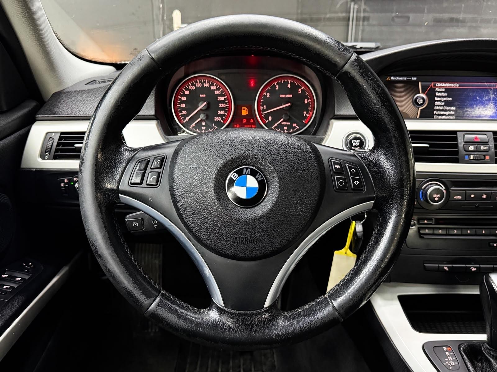 BMW 325i xDrive Touring Steptronic-image-10