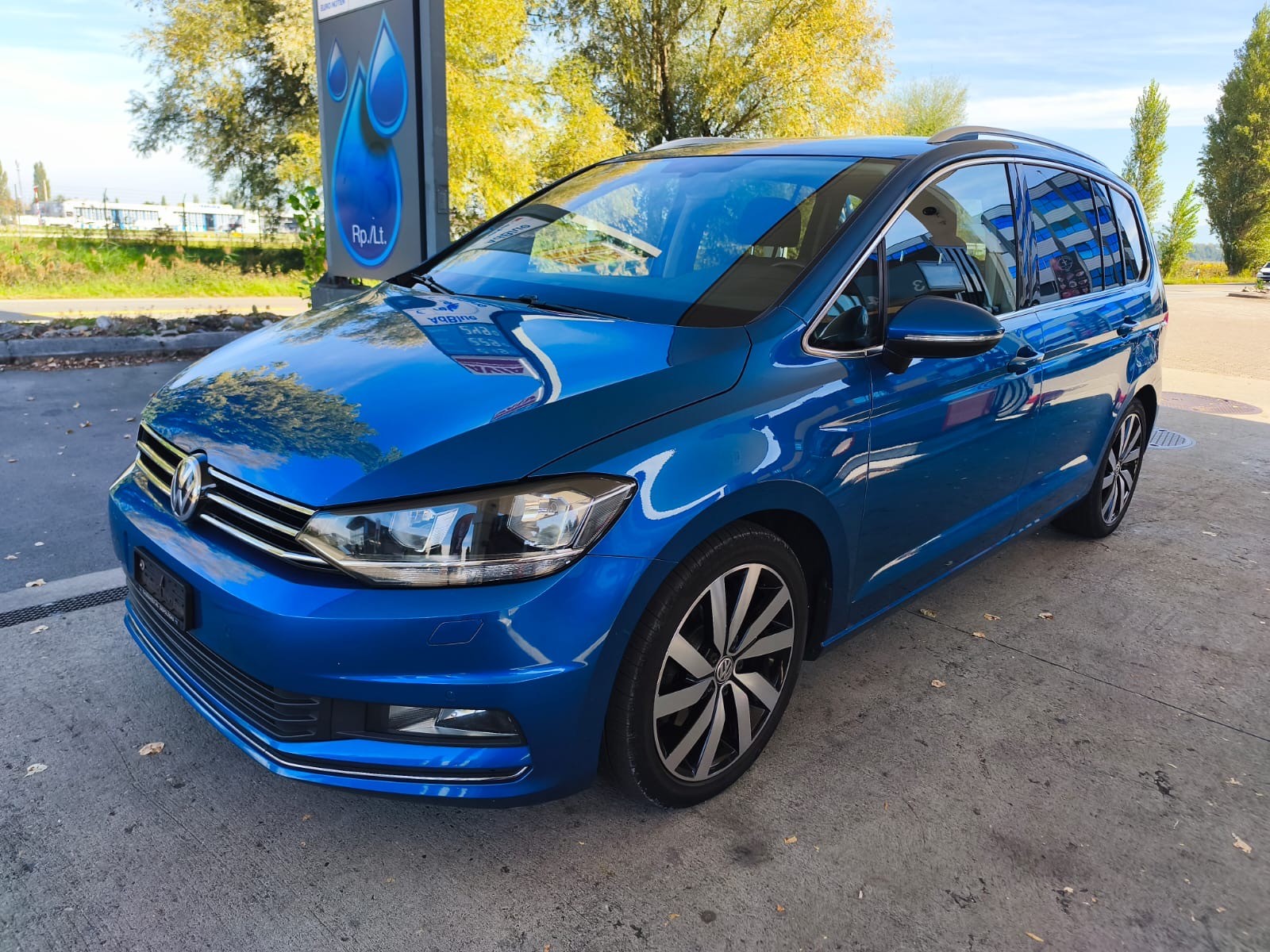 VW Touran 2.0 TDI BlueMotion Technology Highline-showroom-element-1