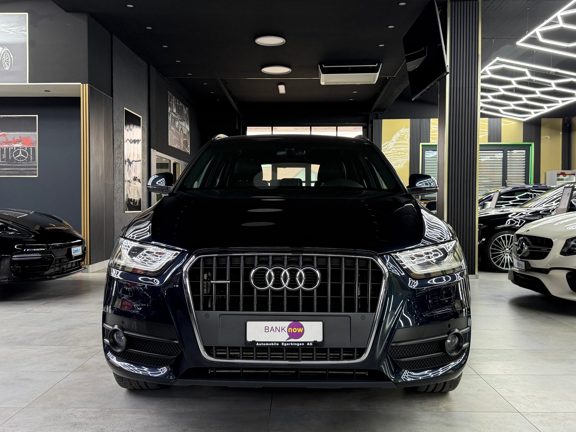 AUDI Q3 2.0 TFSI quattro S-tronic-showroom-element-1