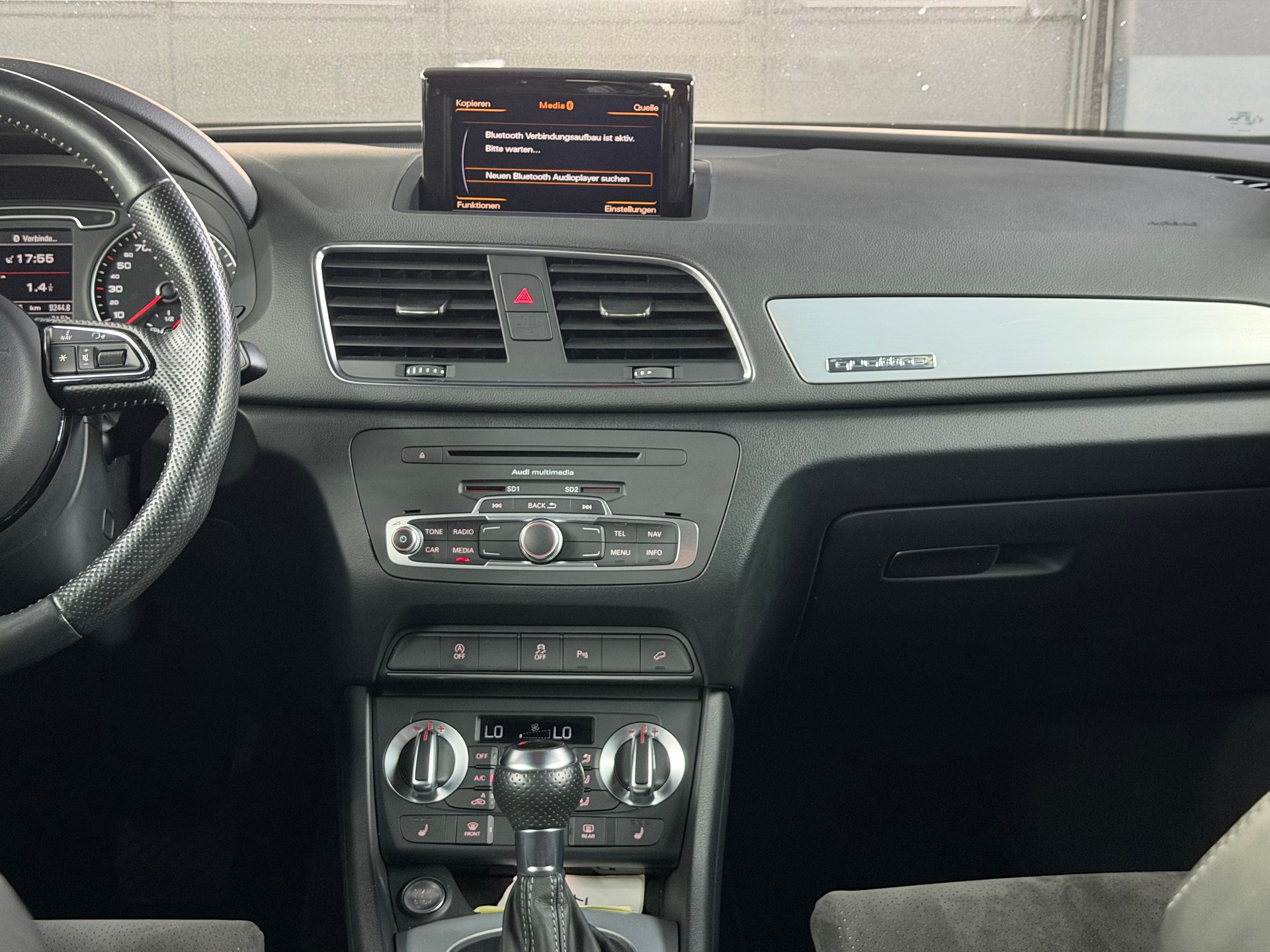 AUDI Q3 2.0 TFSI quattro S-tronic-image-17