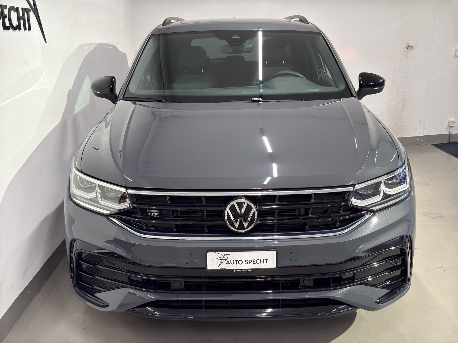 VW Tiguan 2.0TSI R-Line 4Motion DSG-showroom-element-2