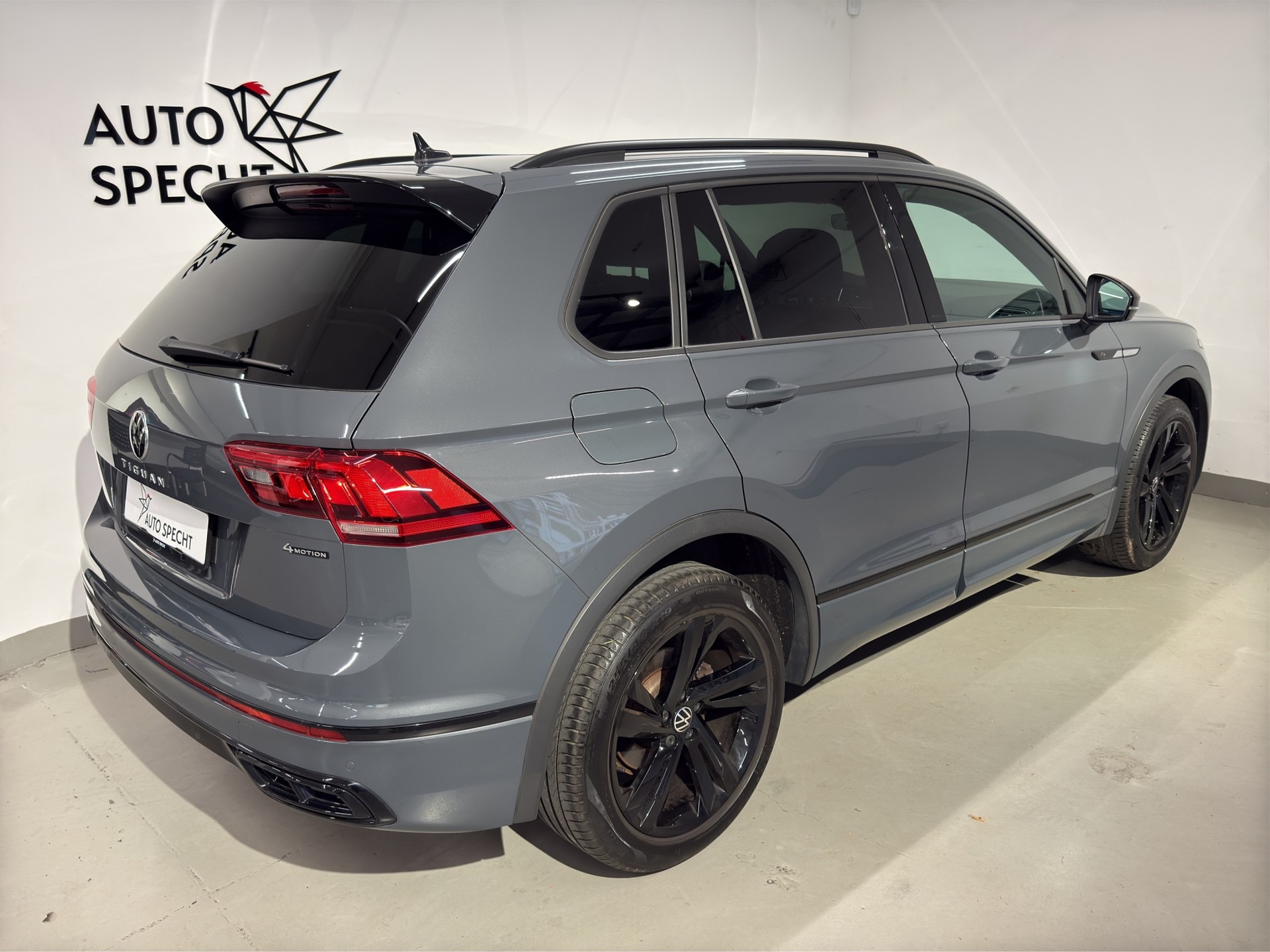VW Tiguan 2.0TSI R-Line 4Motion DSG-showroom-element-3