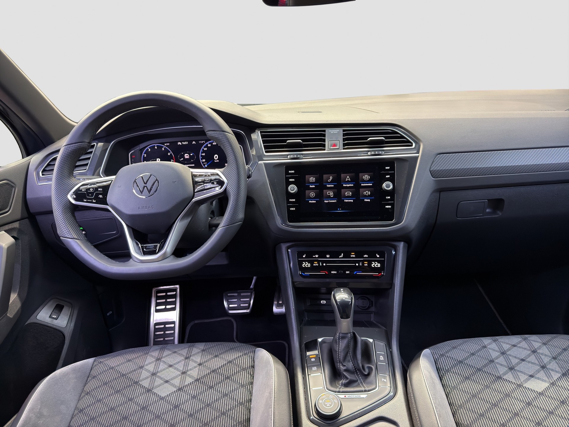 VW Tiguan 2.0TSI R-Line 4Motion DSG-image-11