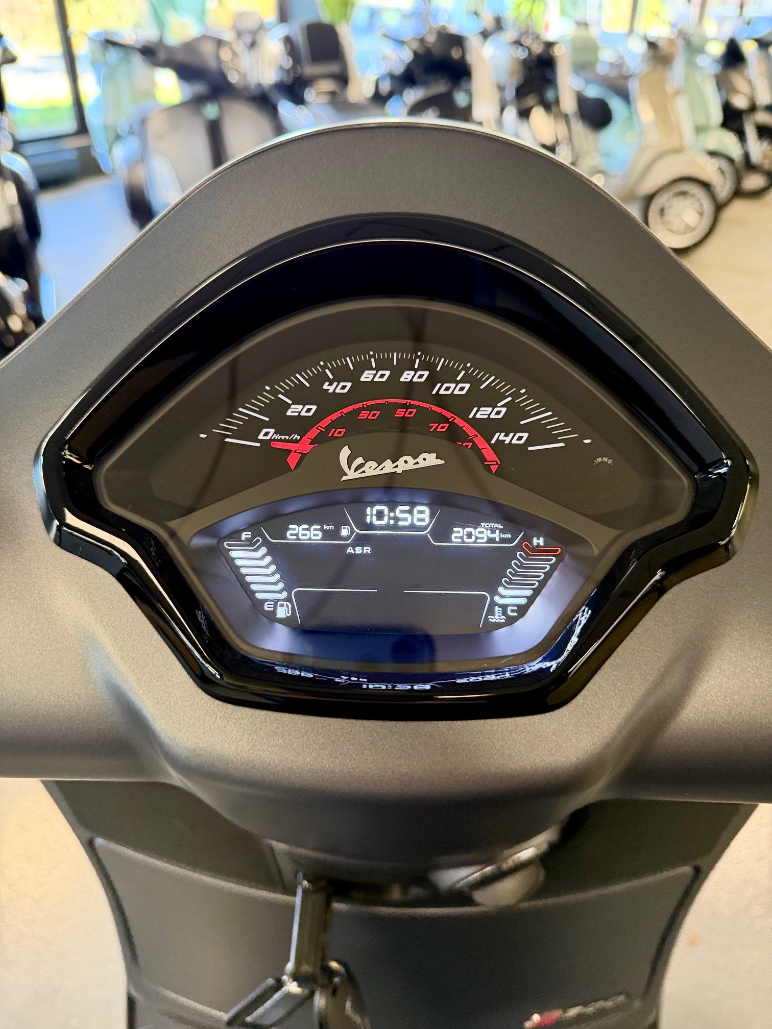 PIAGGIO Vespa GTS 300 Super Sport ABS-image-9