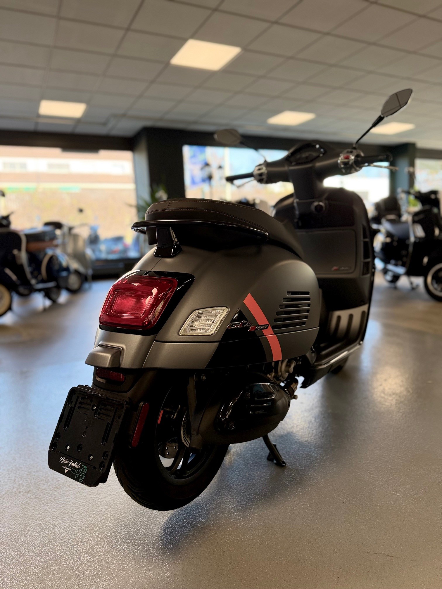 PIAGGIO Vespa GTS 300 Super Sport ABS-image-3