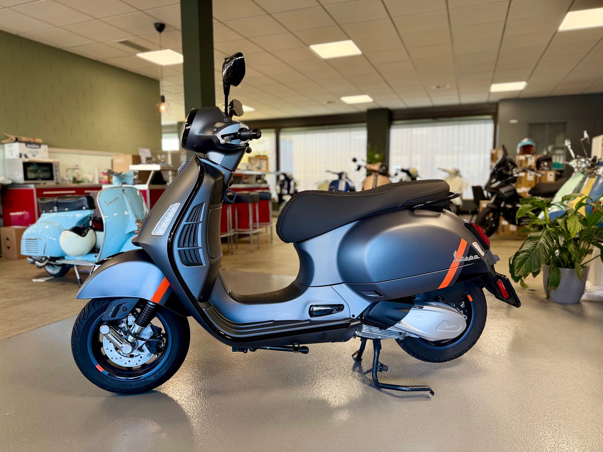 PIAGGIO Vespa GTS 300 Super Sport ABS-image-4